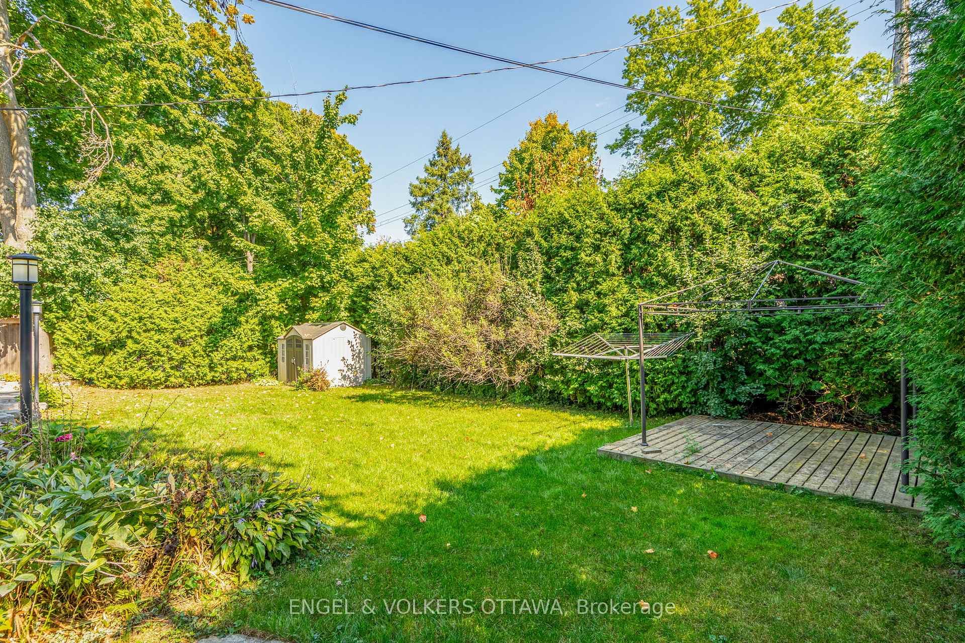 2055 Thorne Avenue photo 38