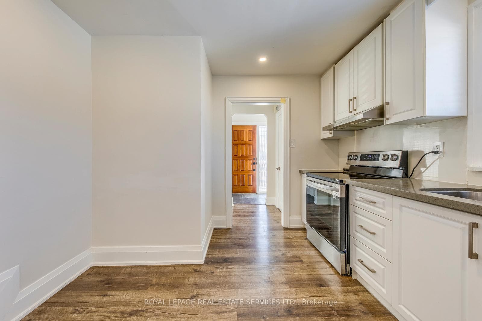 91 Ravenscrest Drive Unit Upper photo 15