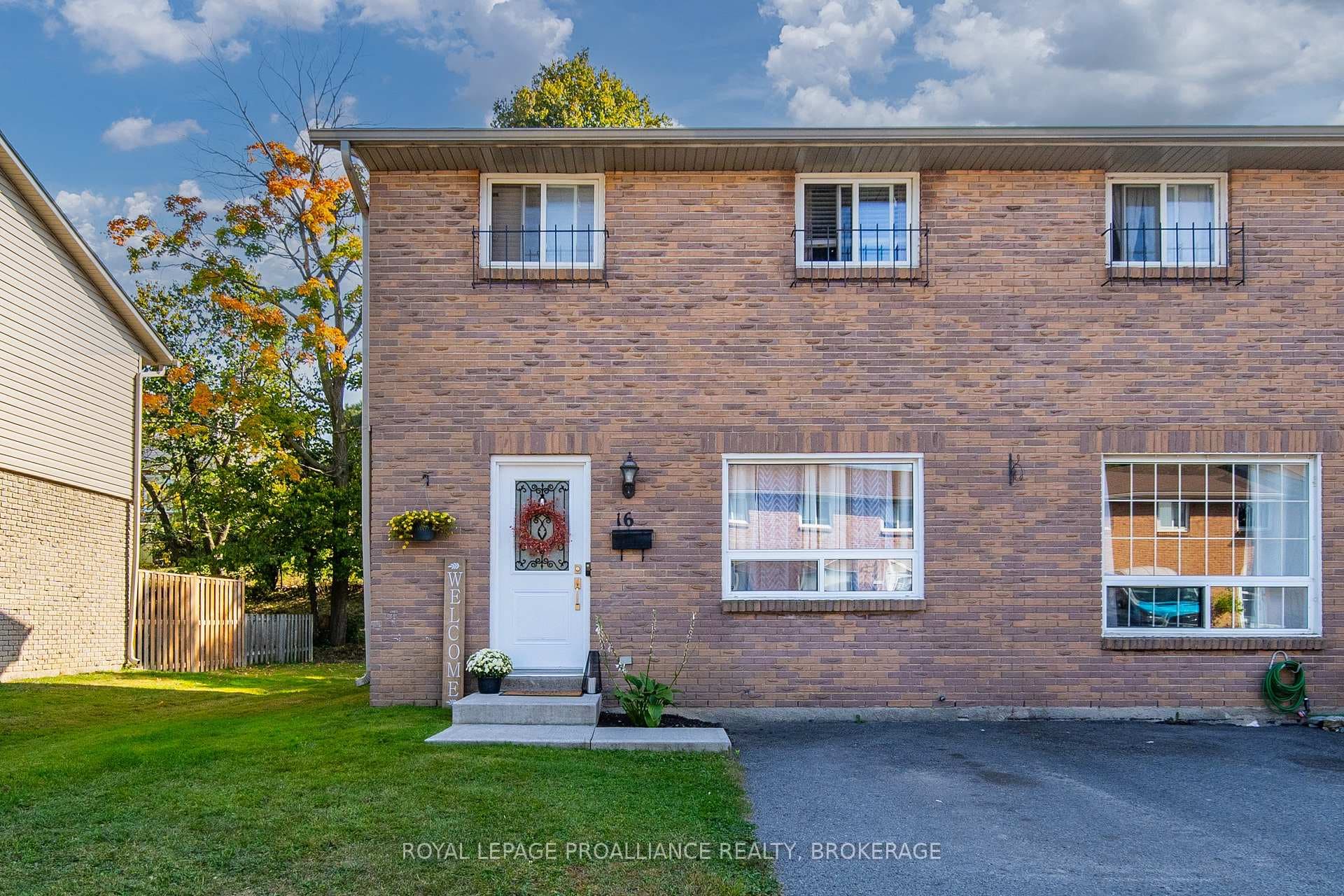 16 Rosemund Crescent photo 3
