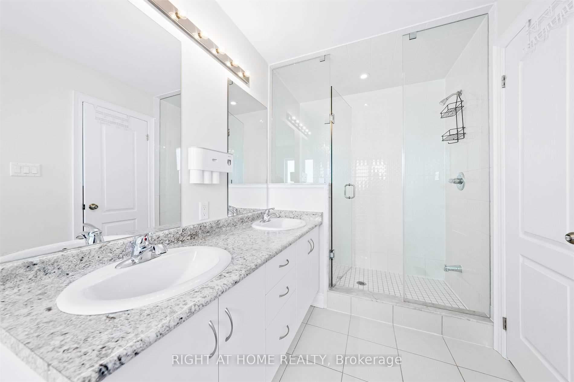 1172 Peelar Crescent photo 16