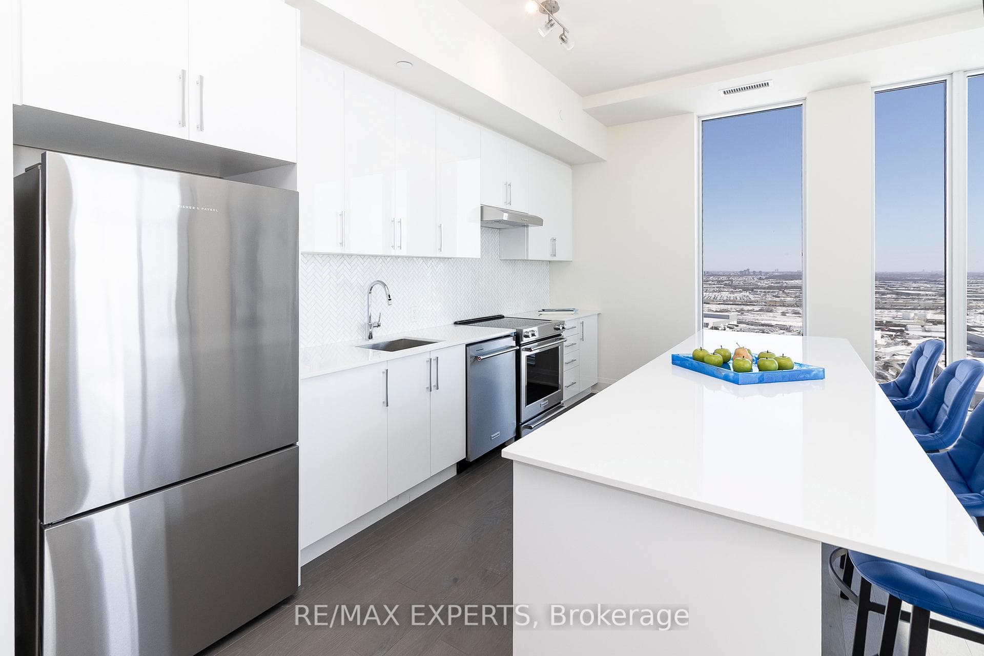 8960 Jane Street Unit PH111 photo 7