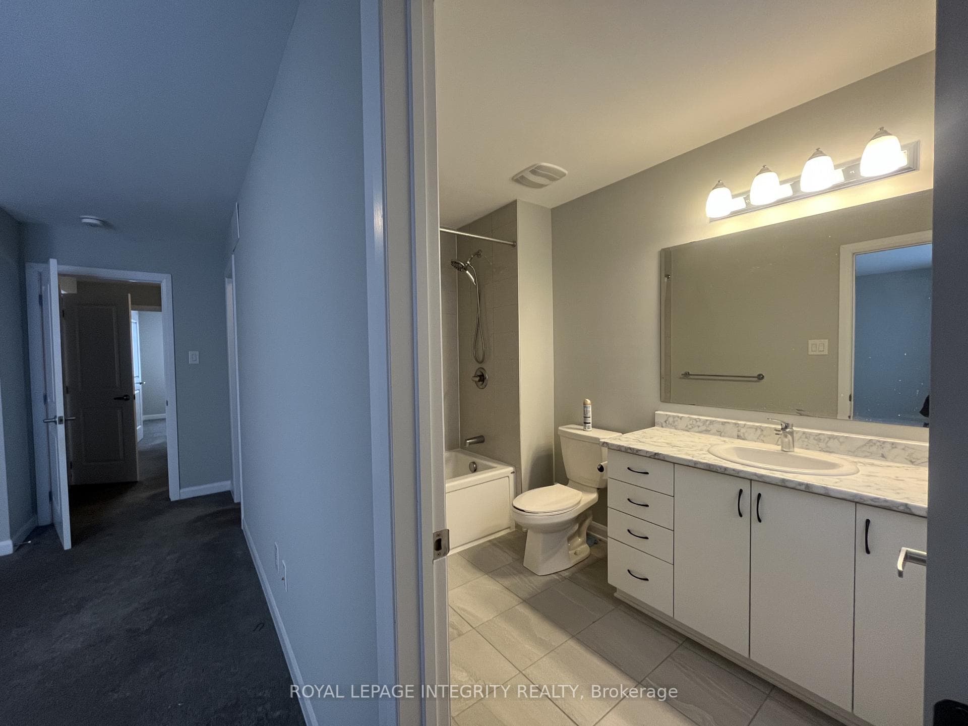 555 Aglish Mews photo 15