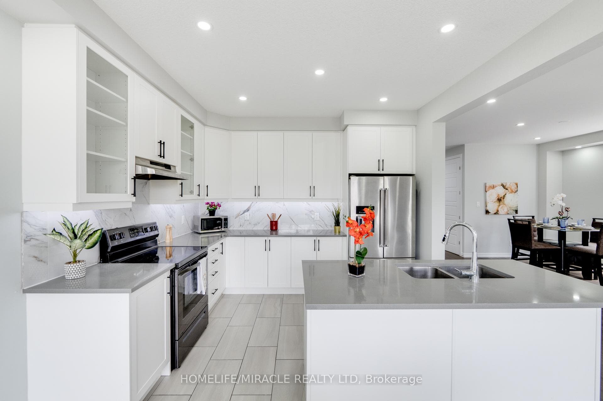 509 Valhalla Crescent photo 12