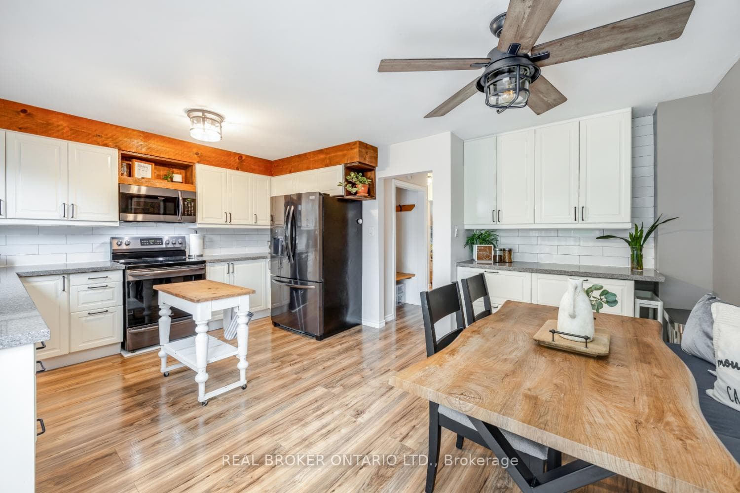 96 Martin Road photo 15