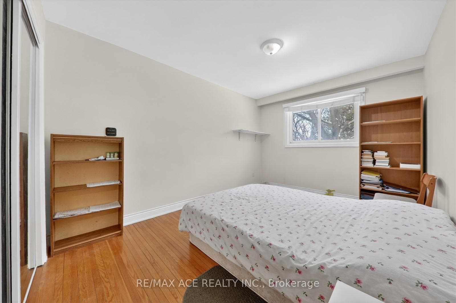 1719 Valentine Gardens photo 24