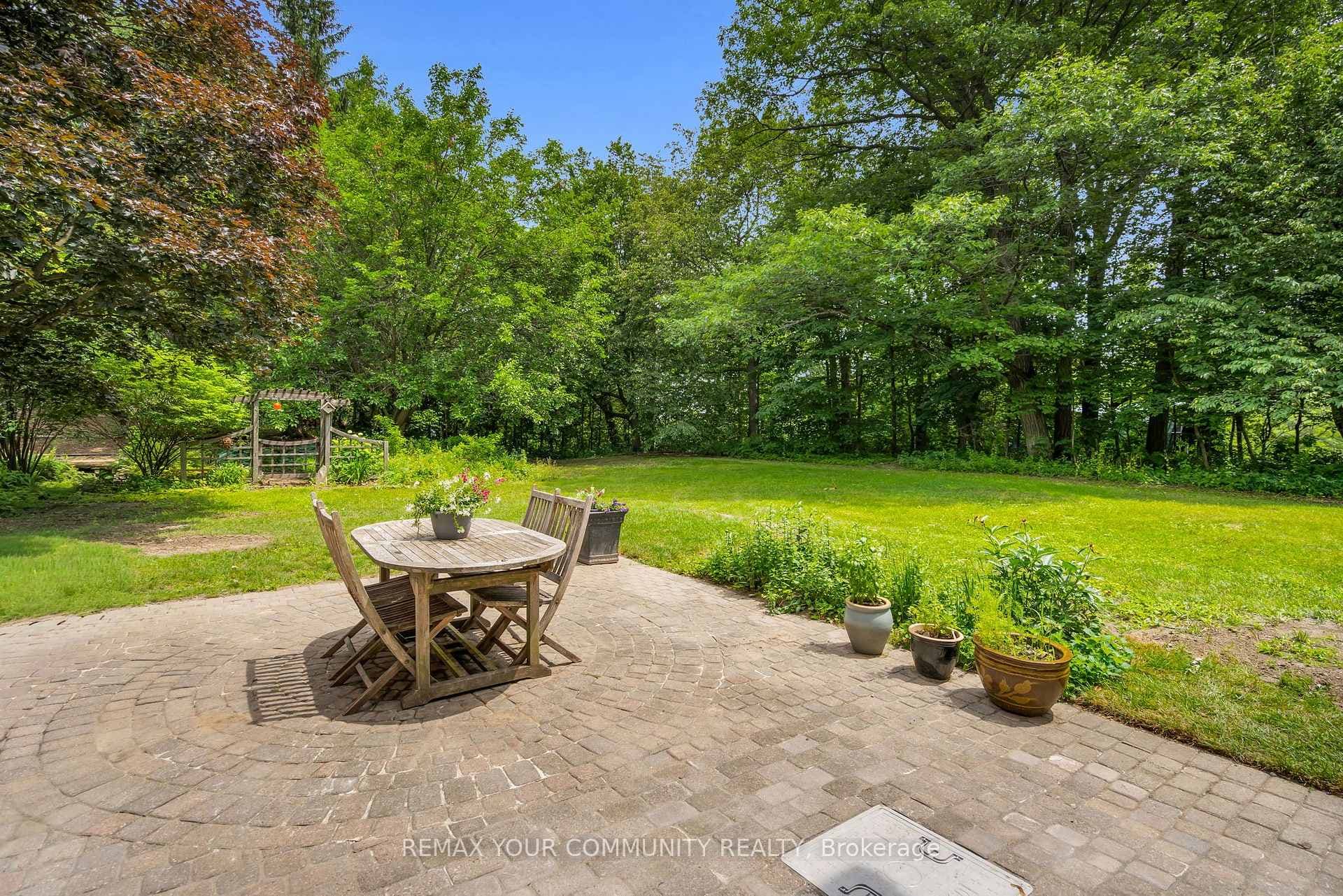 273 Wees Road photo 32