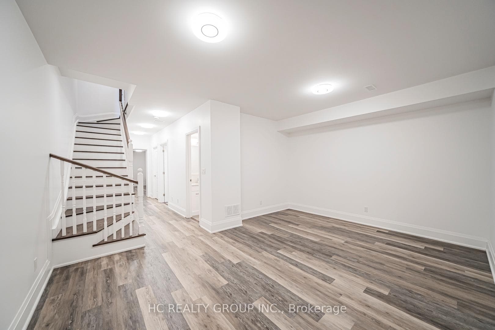 2462 Bayview Avenue photo 39