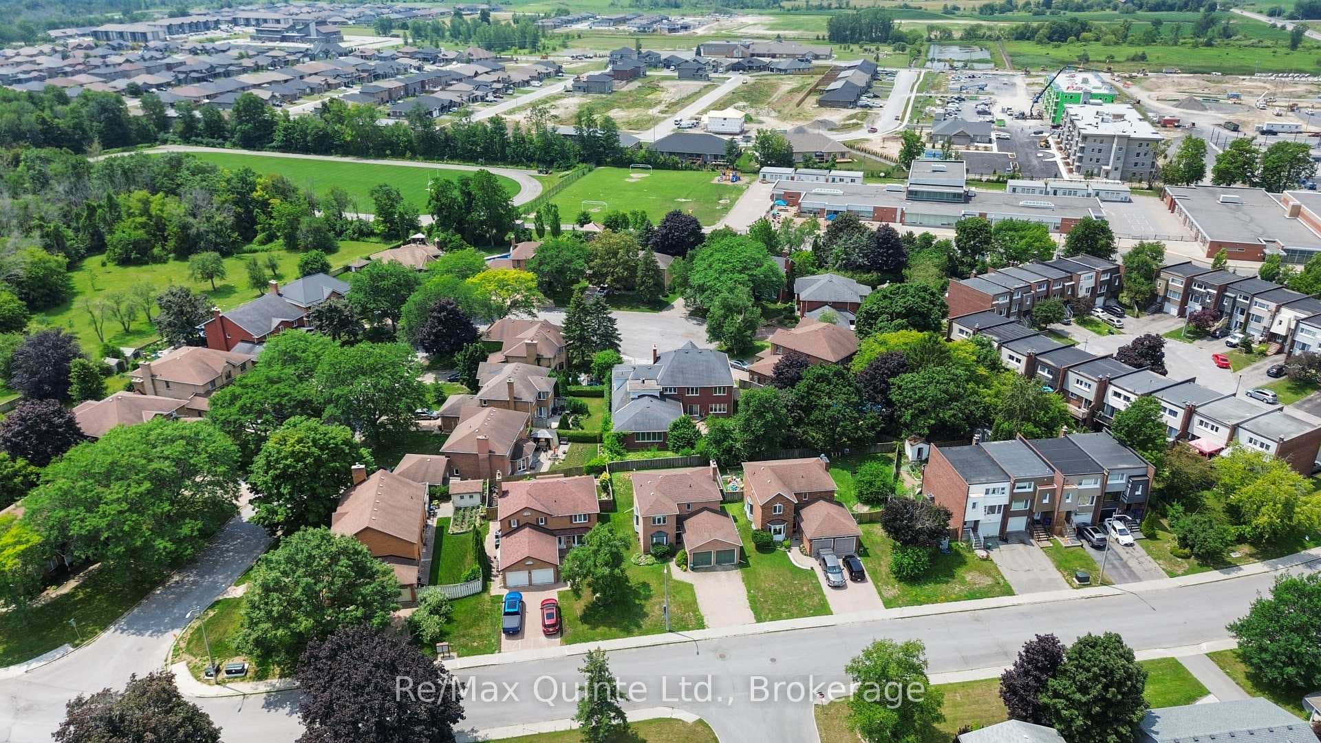 17 Applewood Court photo 48