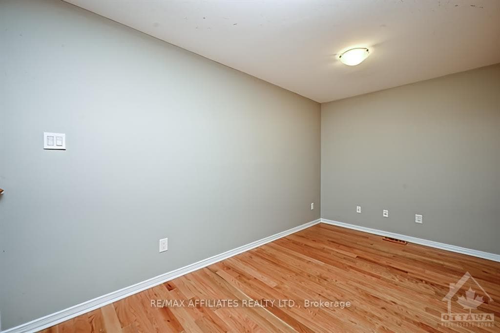 3275 ST JOSEPH Boulevard Unit 211 photo 27