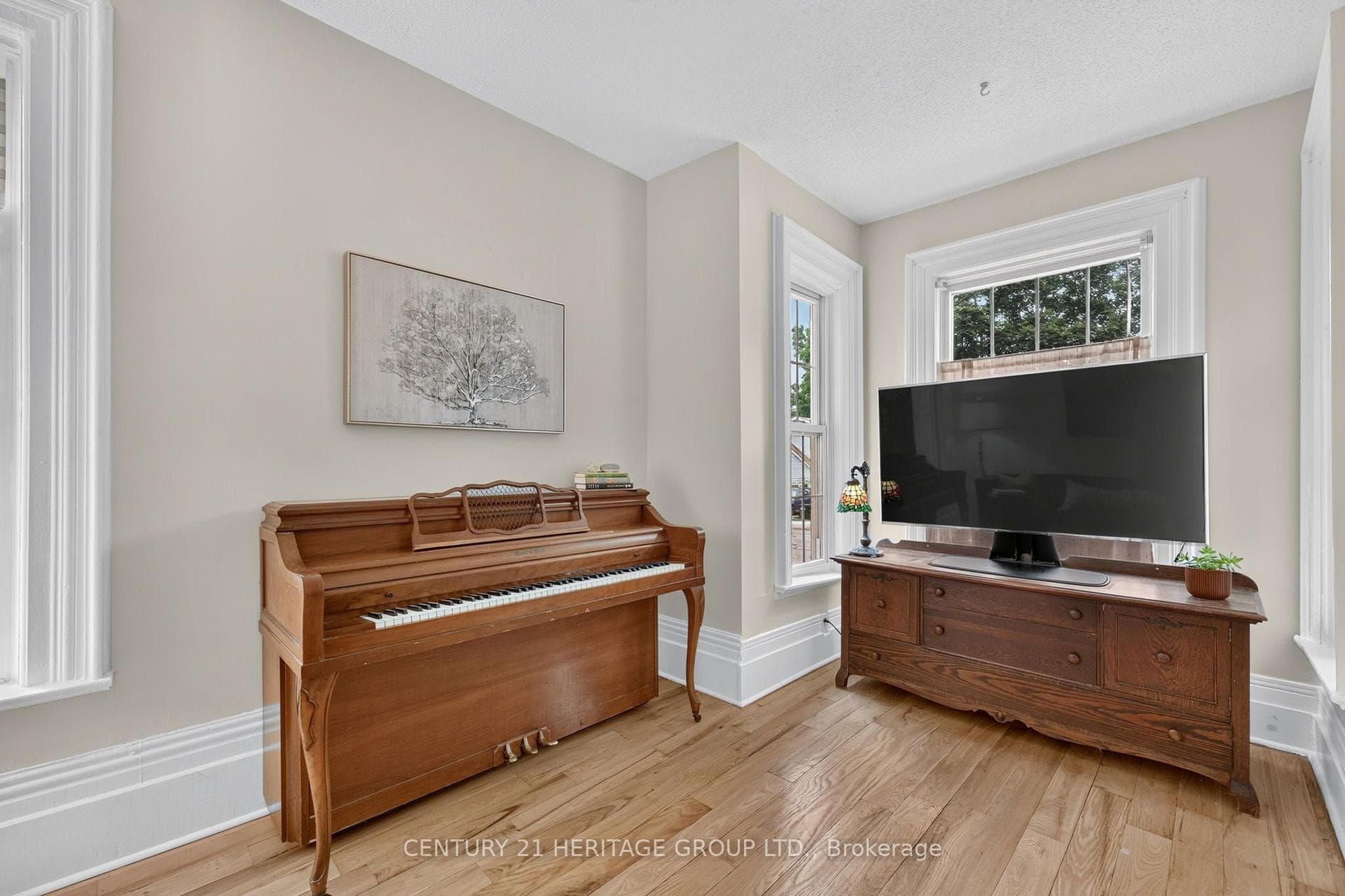 62 Queen Street photo 7