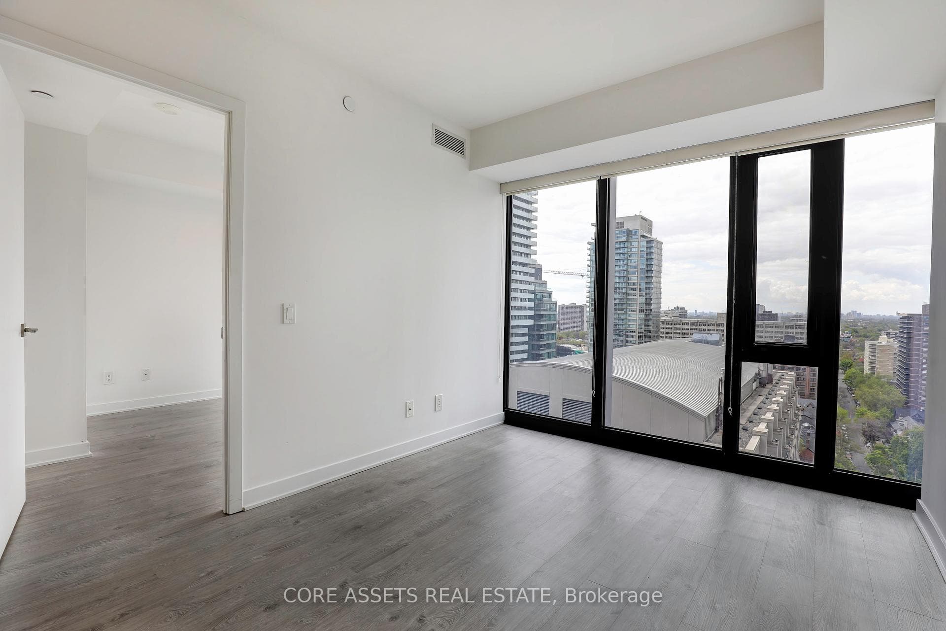 188 Cumberland Street Unit 2011 photo 9