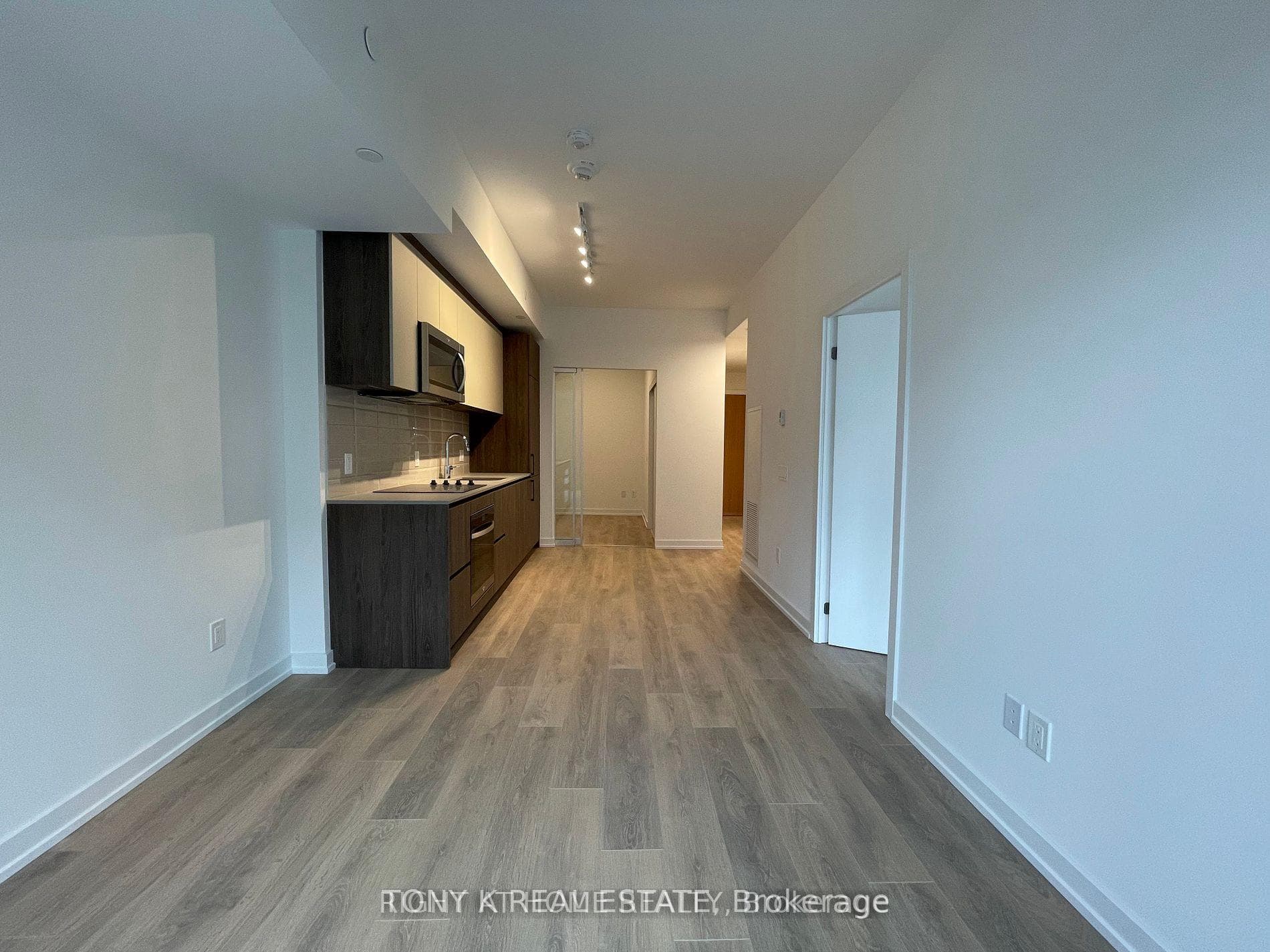 150 Logan Avenue Unit 717 photo 4