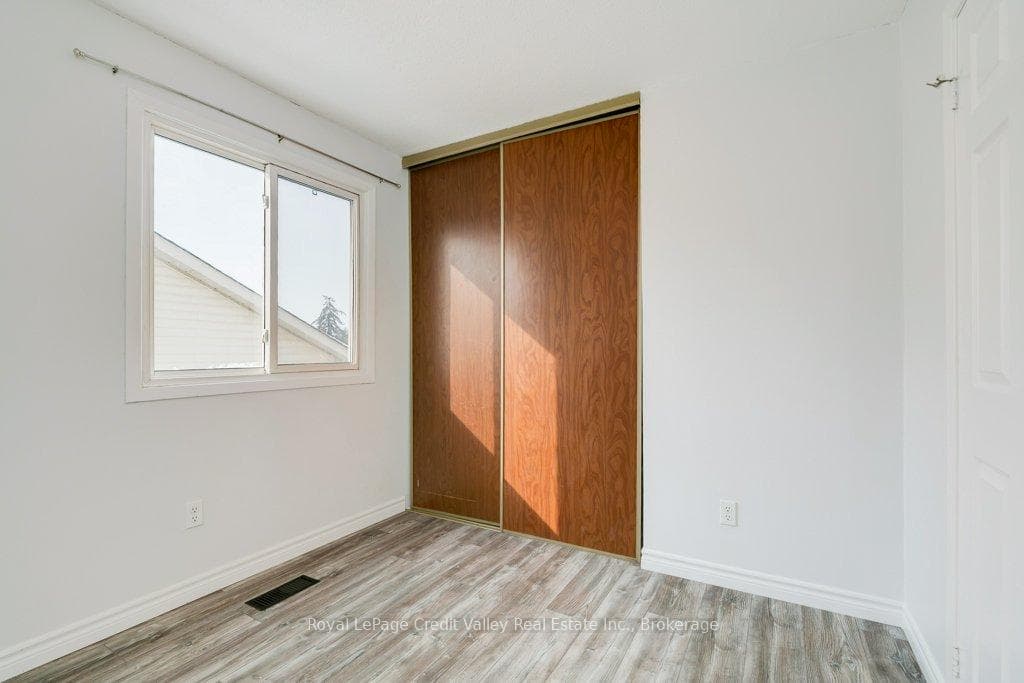 376 Hansen Road photo 13