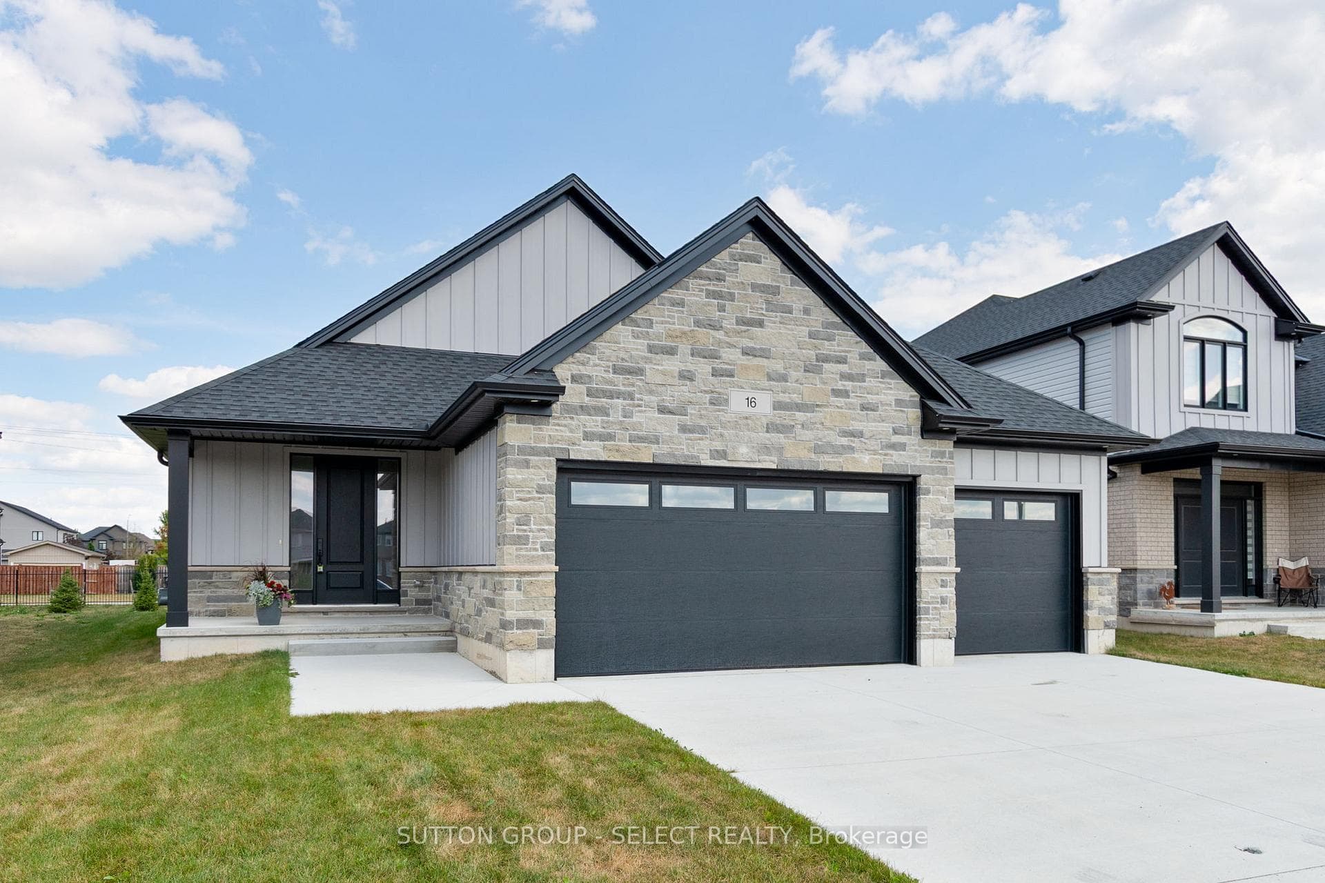 16 KELLY Drive photo 1