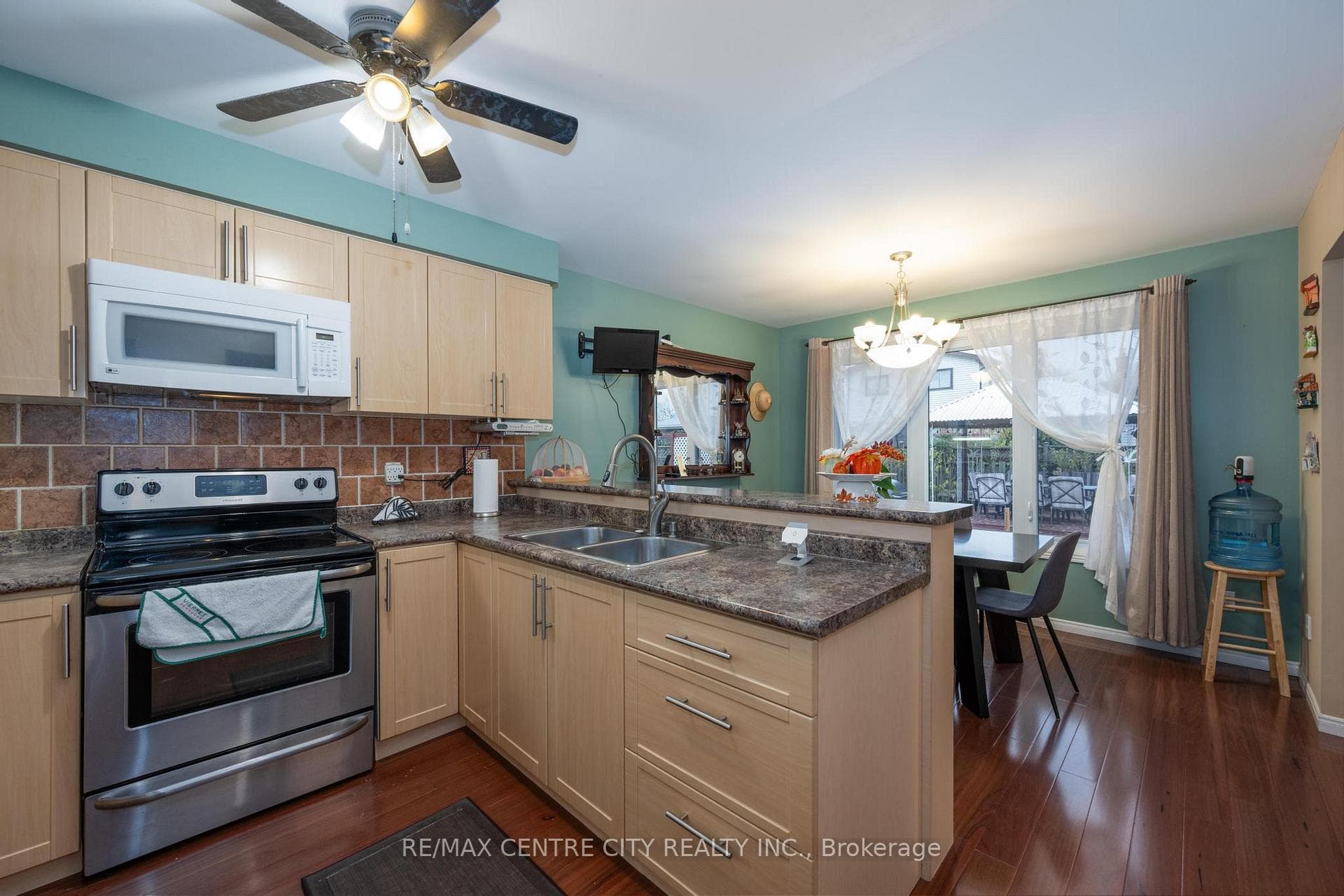 168 Clara Crescent photo 8
