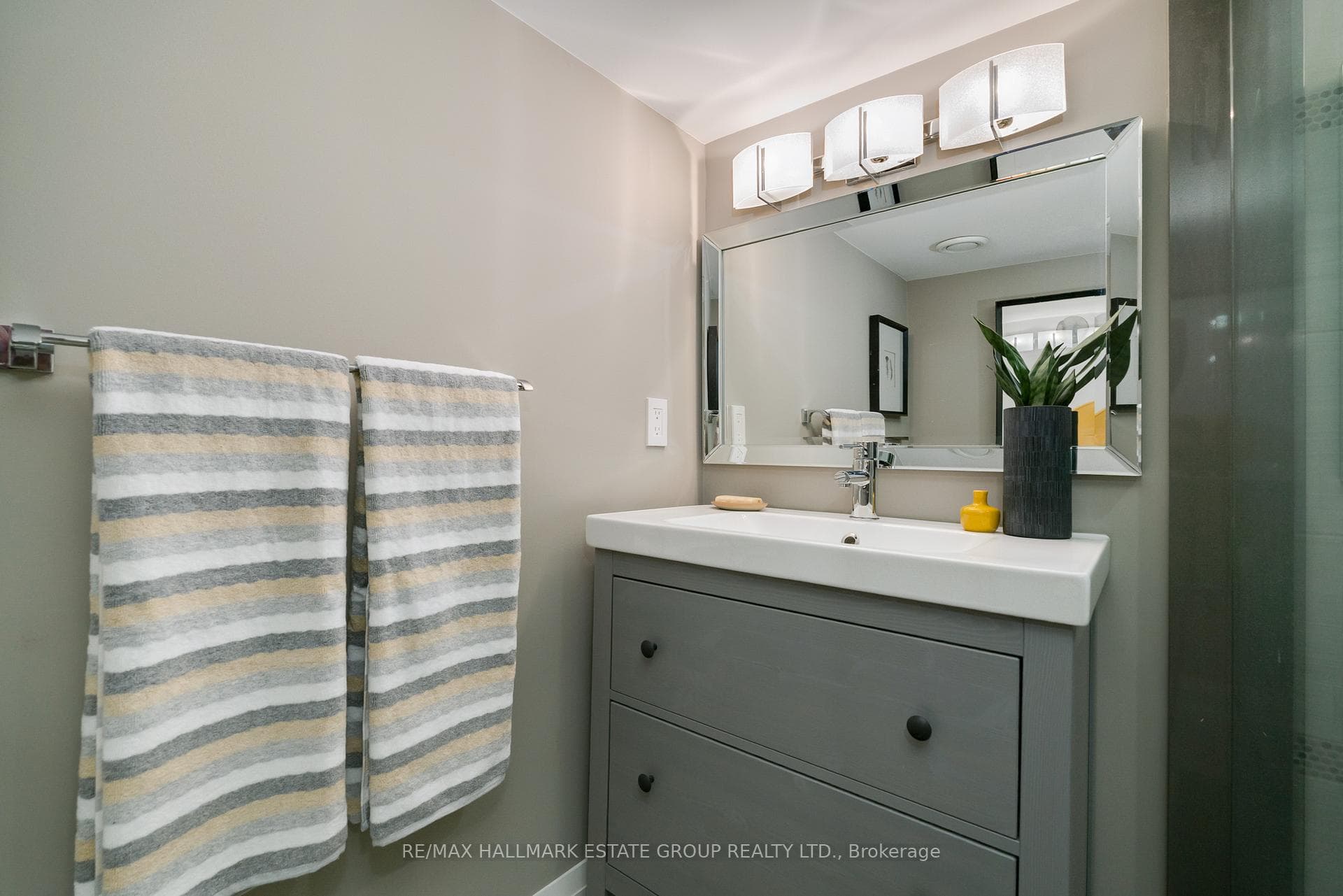 30 Roosevelt Road photo 41