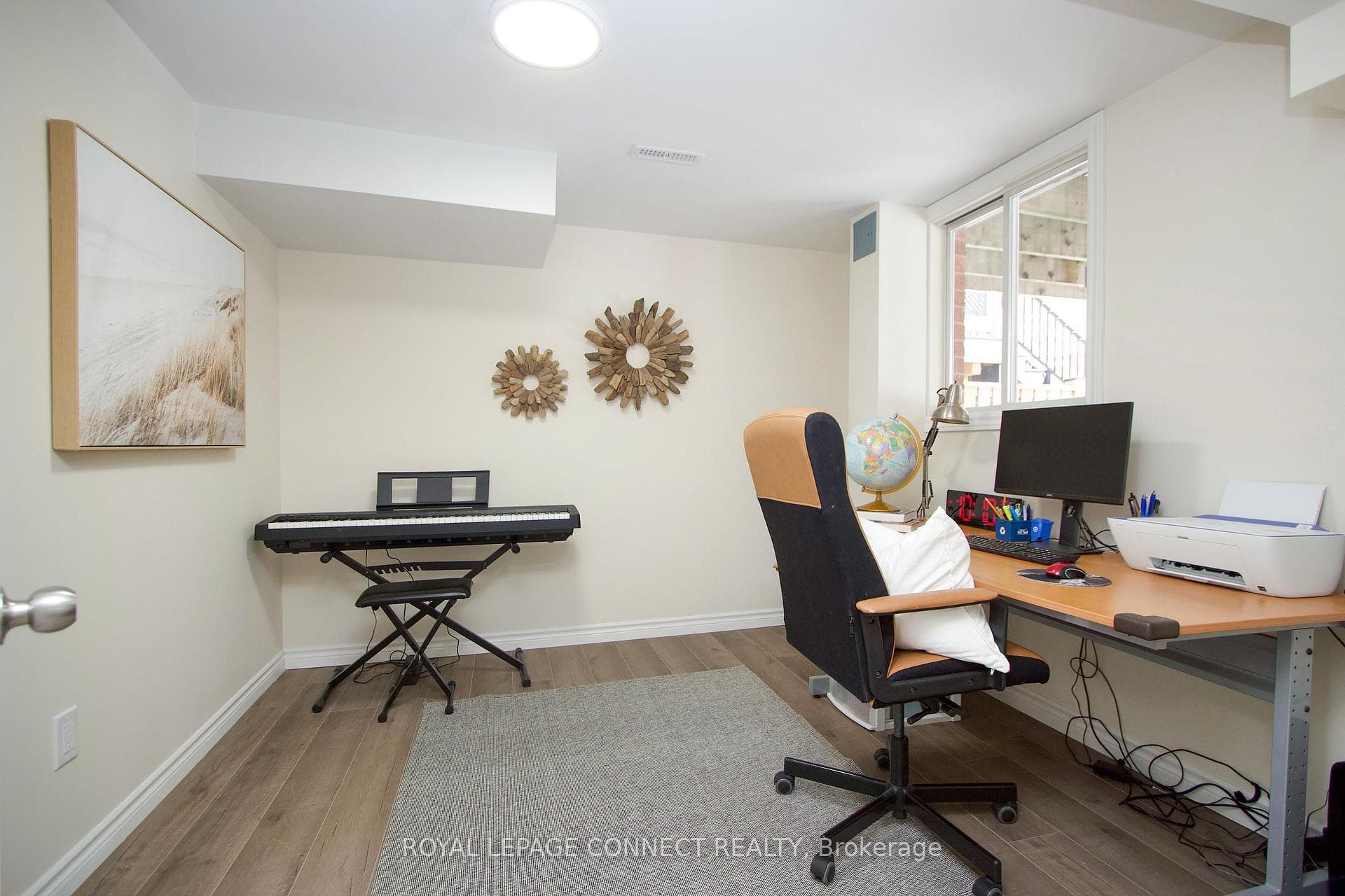 1253 Gloucester Square photo 32