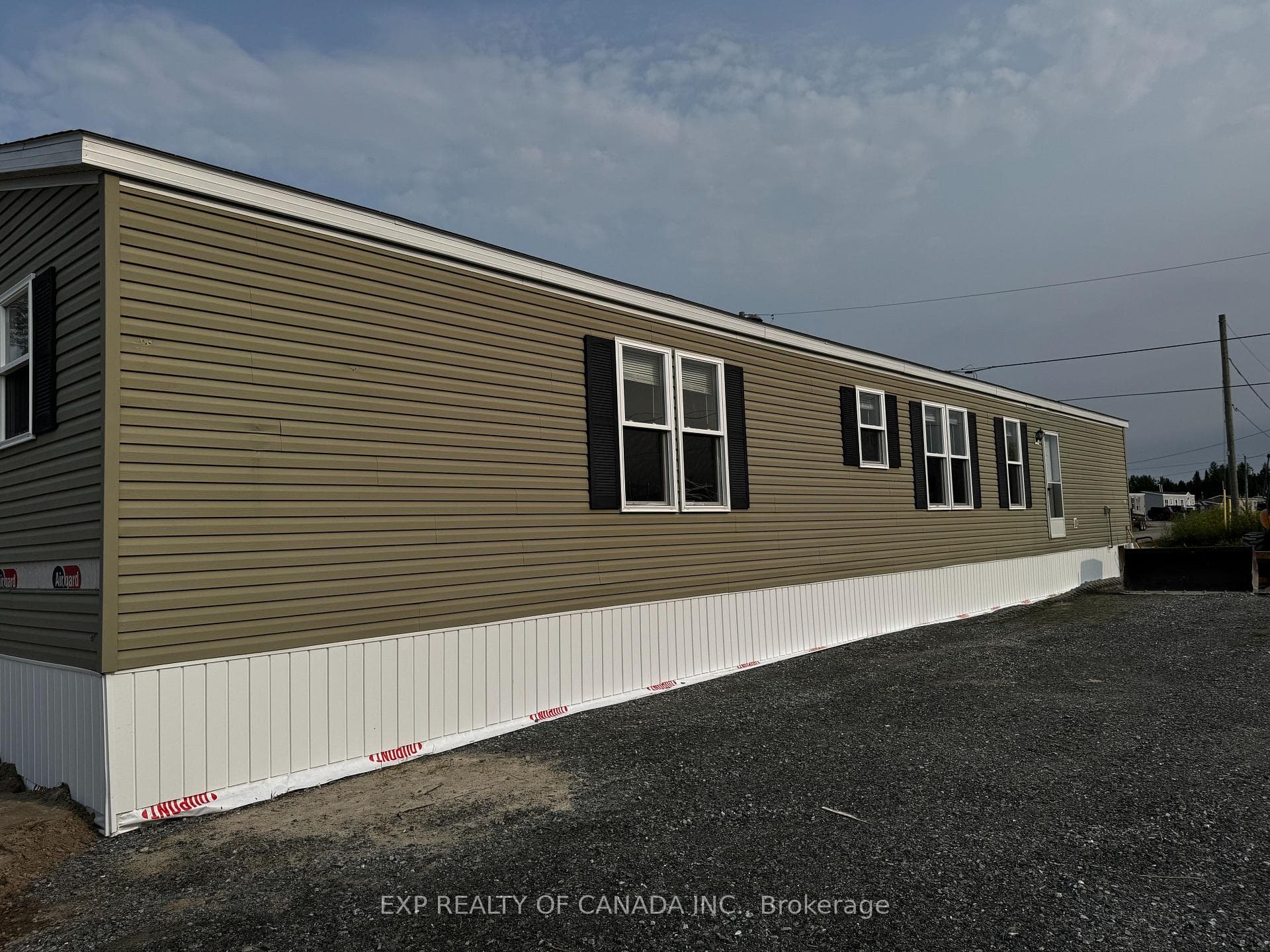 1216 Square Feet (West Facing View)