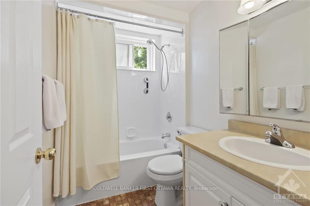 44 LEEMING Drive photo 26