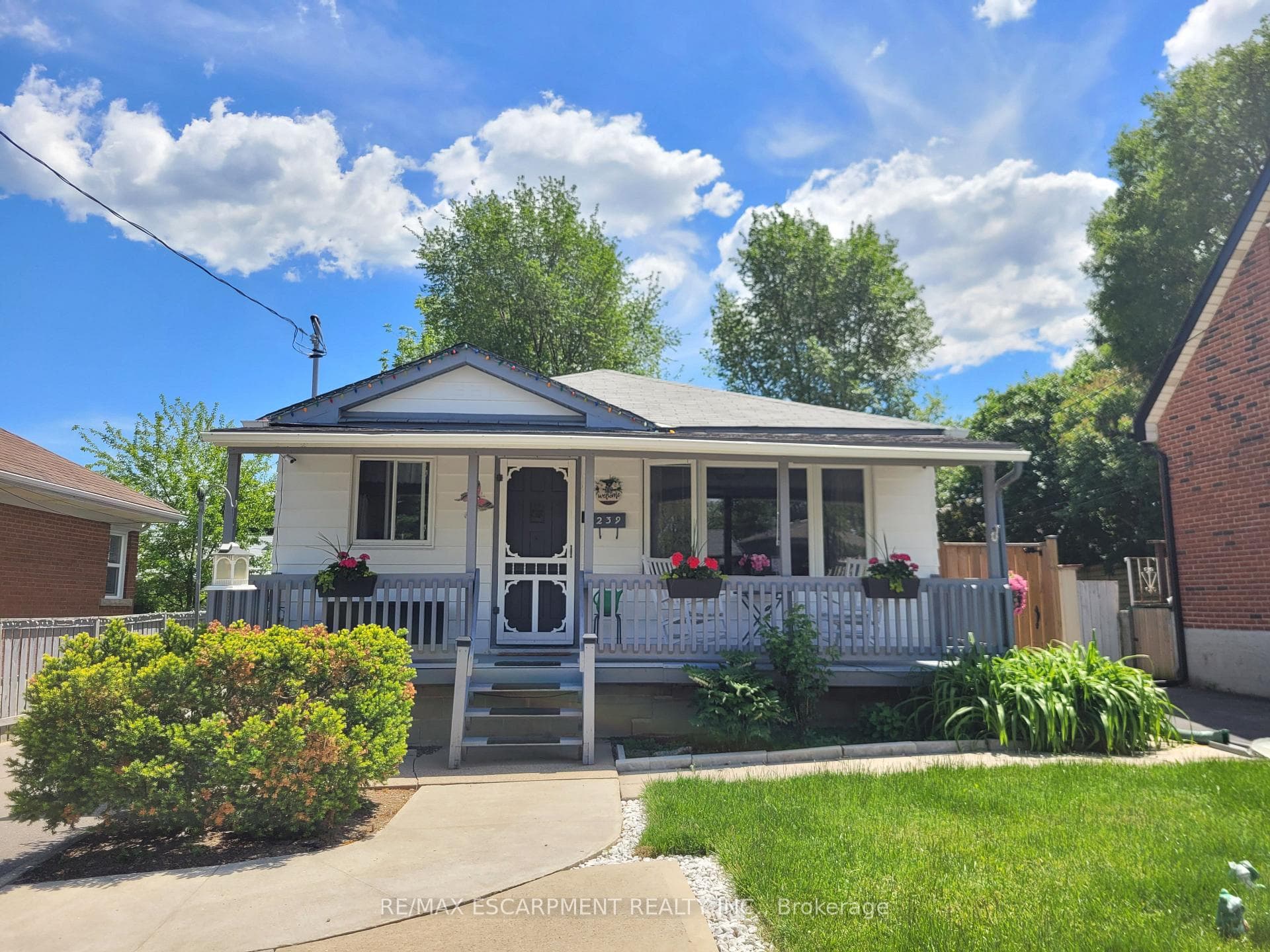 239 WEST 18TH Street photo 1