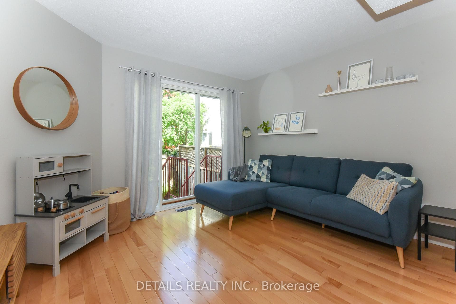 158 Forward Avenue photo 16