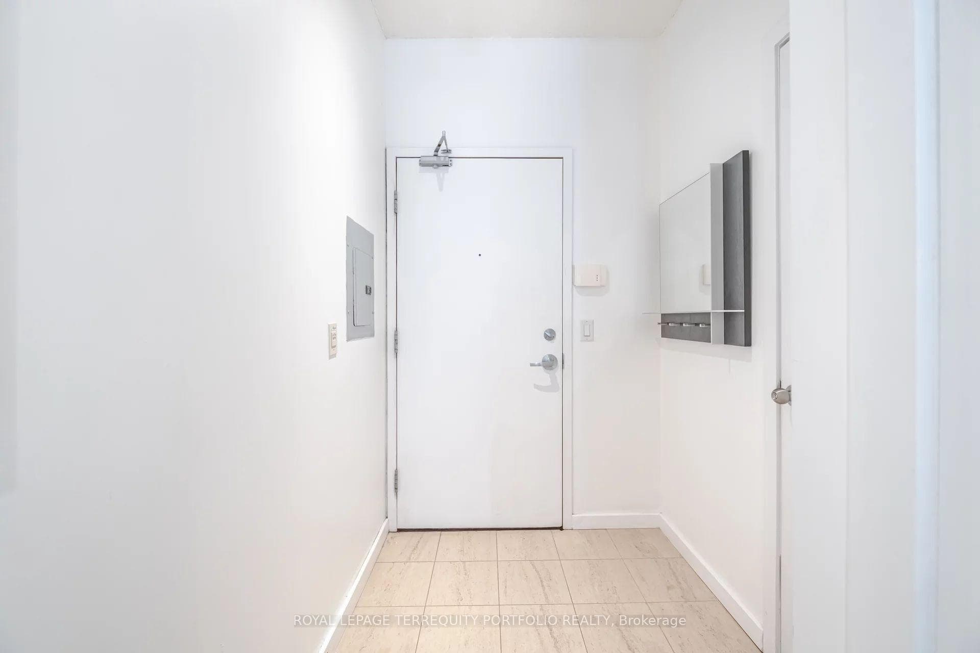 208 Queens Quay Unit 2503 photo 4
