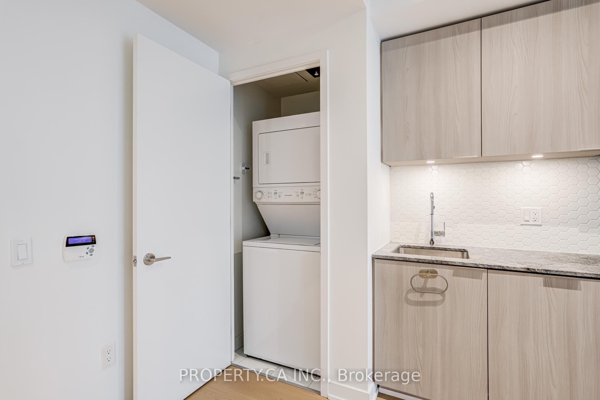 15 Queens Quay Unit 419 photo 8
