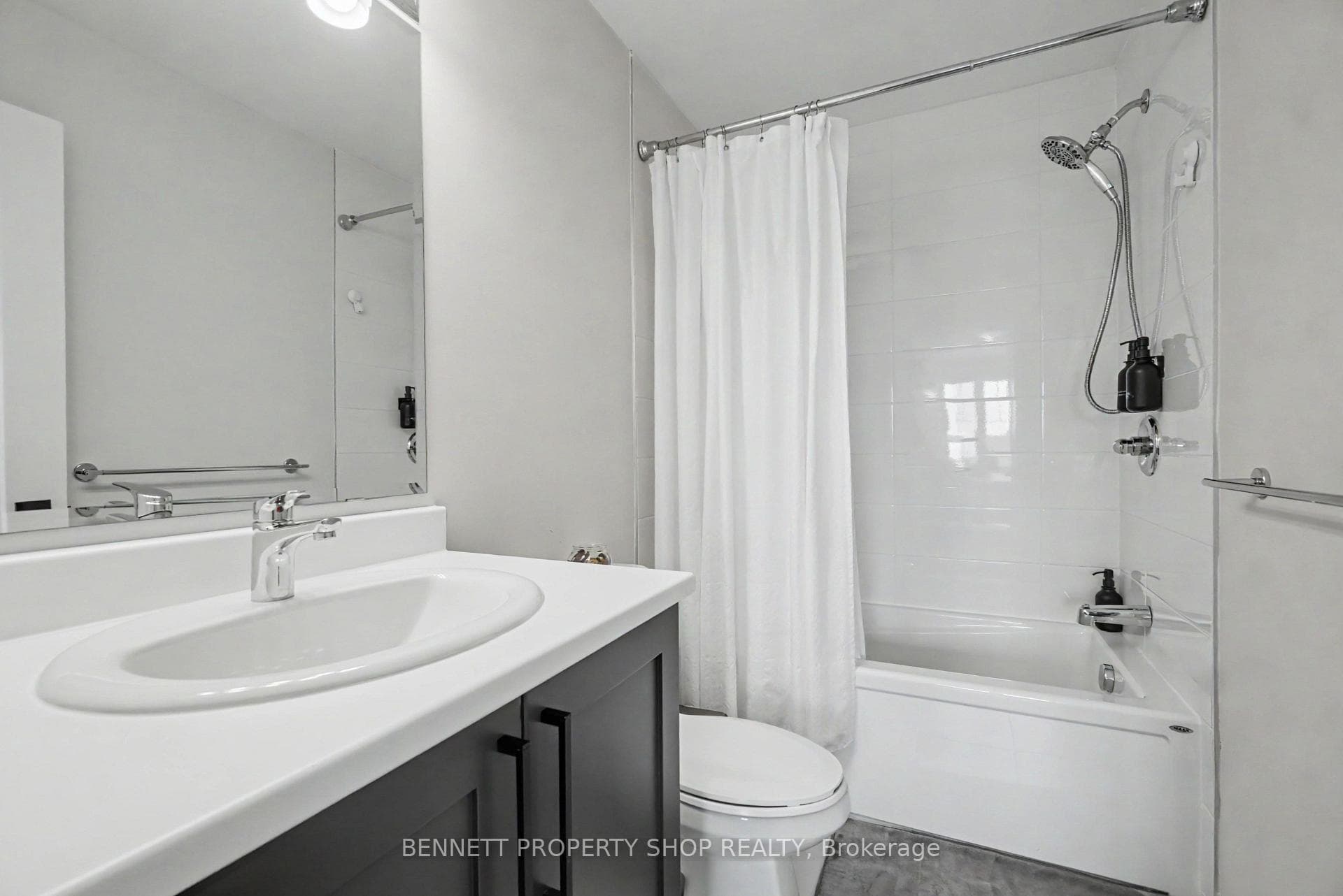 127 Attwell Private photo 13