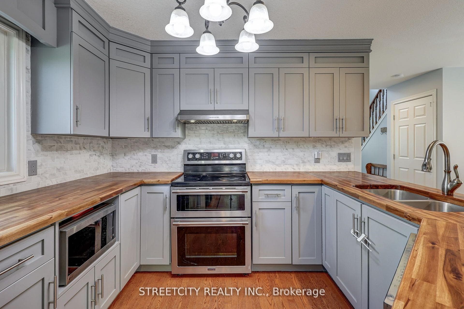 61 Meadowvale Drive photo 14