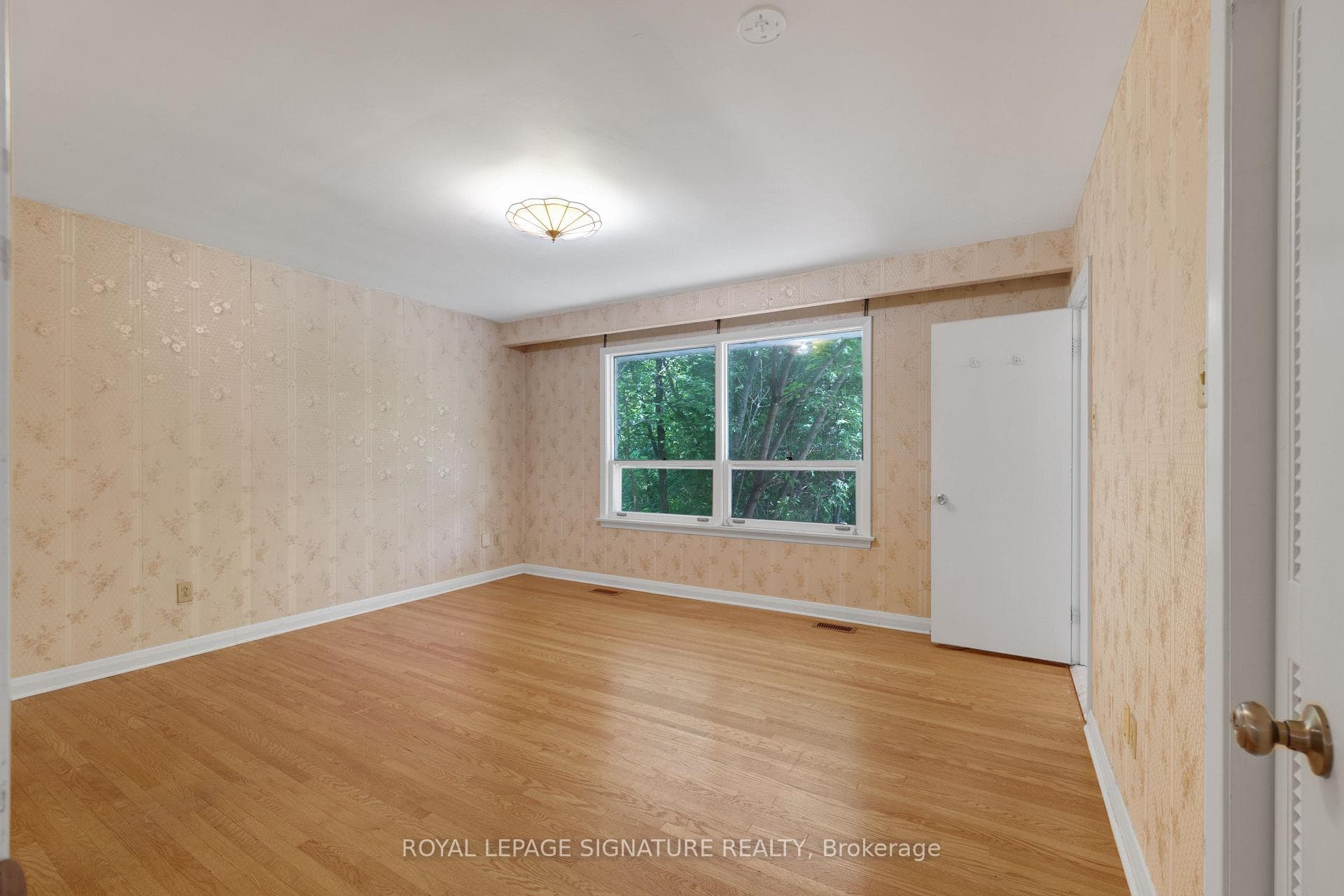 209 Burbank Drive photo 11