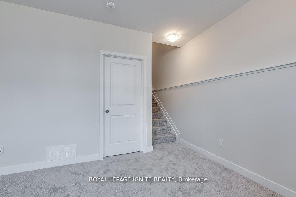 83 Whitcomb Crescent photo 26