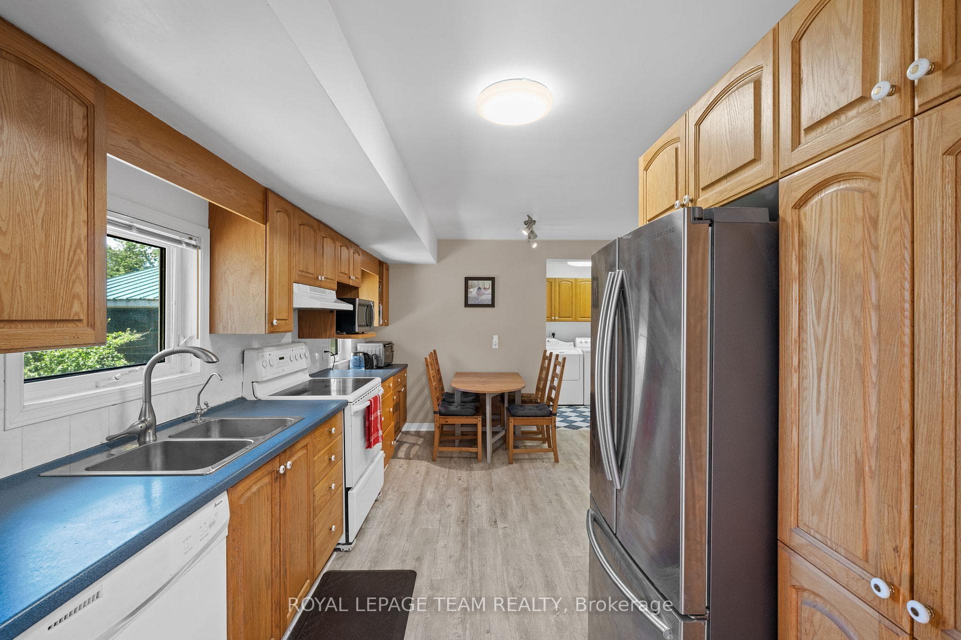 3383 Elizabeth Street photo 20
