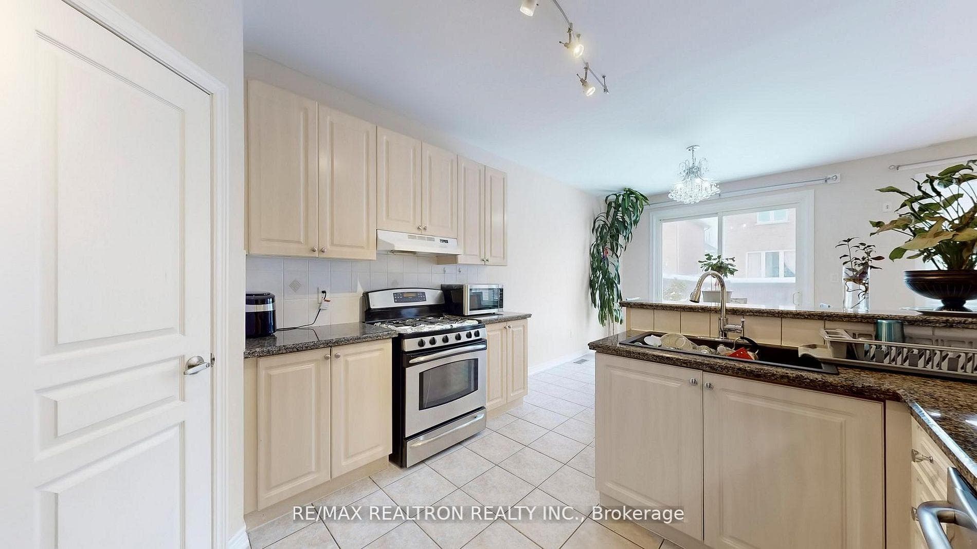 222 Silver Maple Road photo 14