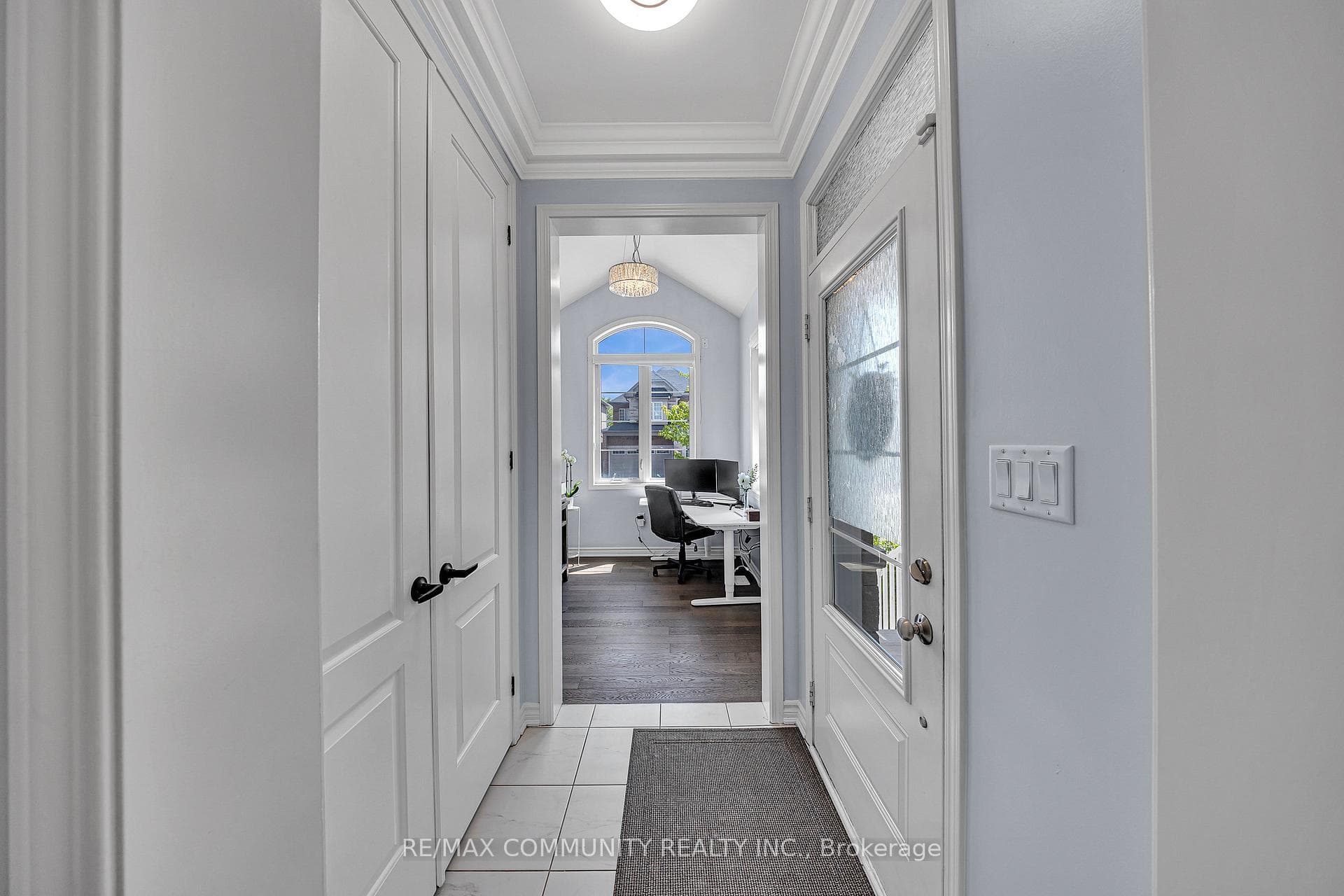 1055 Foxtail Crescent photo 22