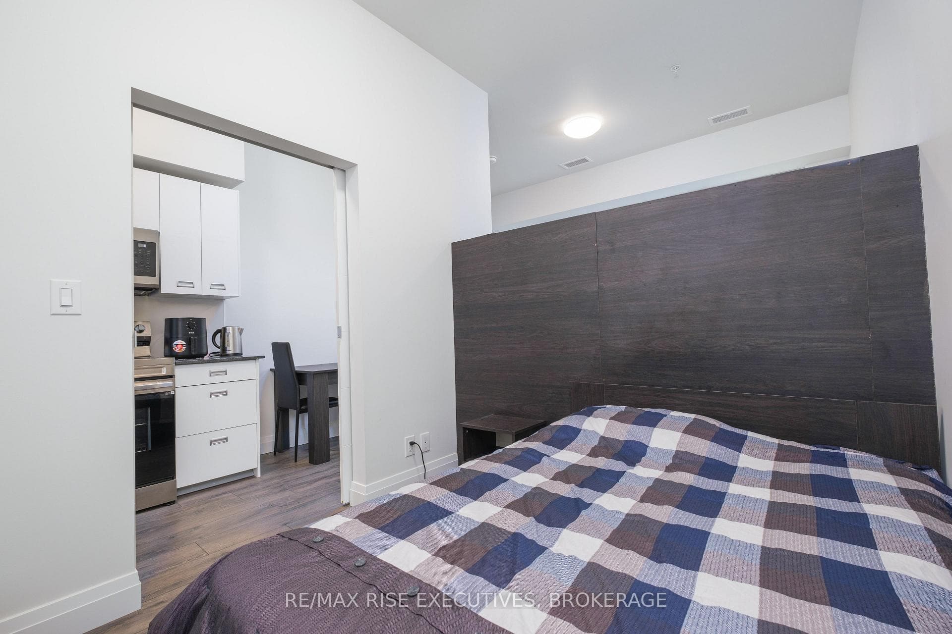 652 Princess Street Unit 106 photo 11