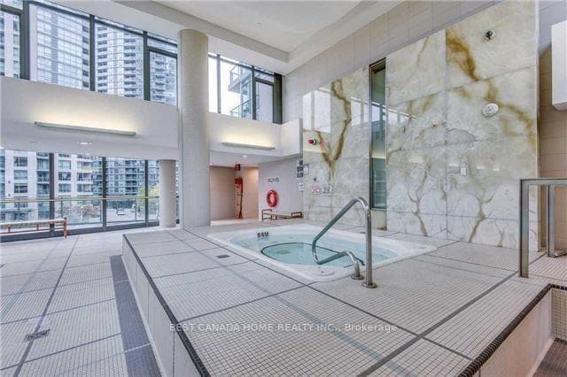 209 Fort York Boulevard Unit 675 photo 9