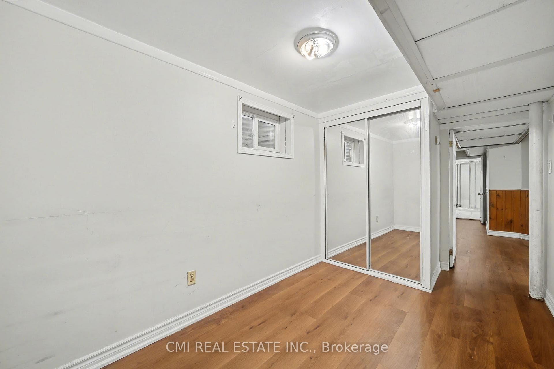 993 Lucerne Crescent photo 32