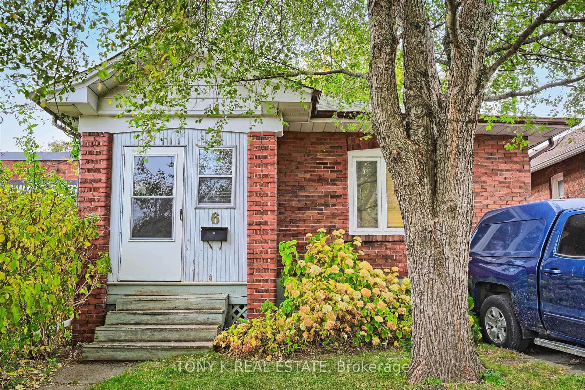 6 Elward Boulevard photo 1