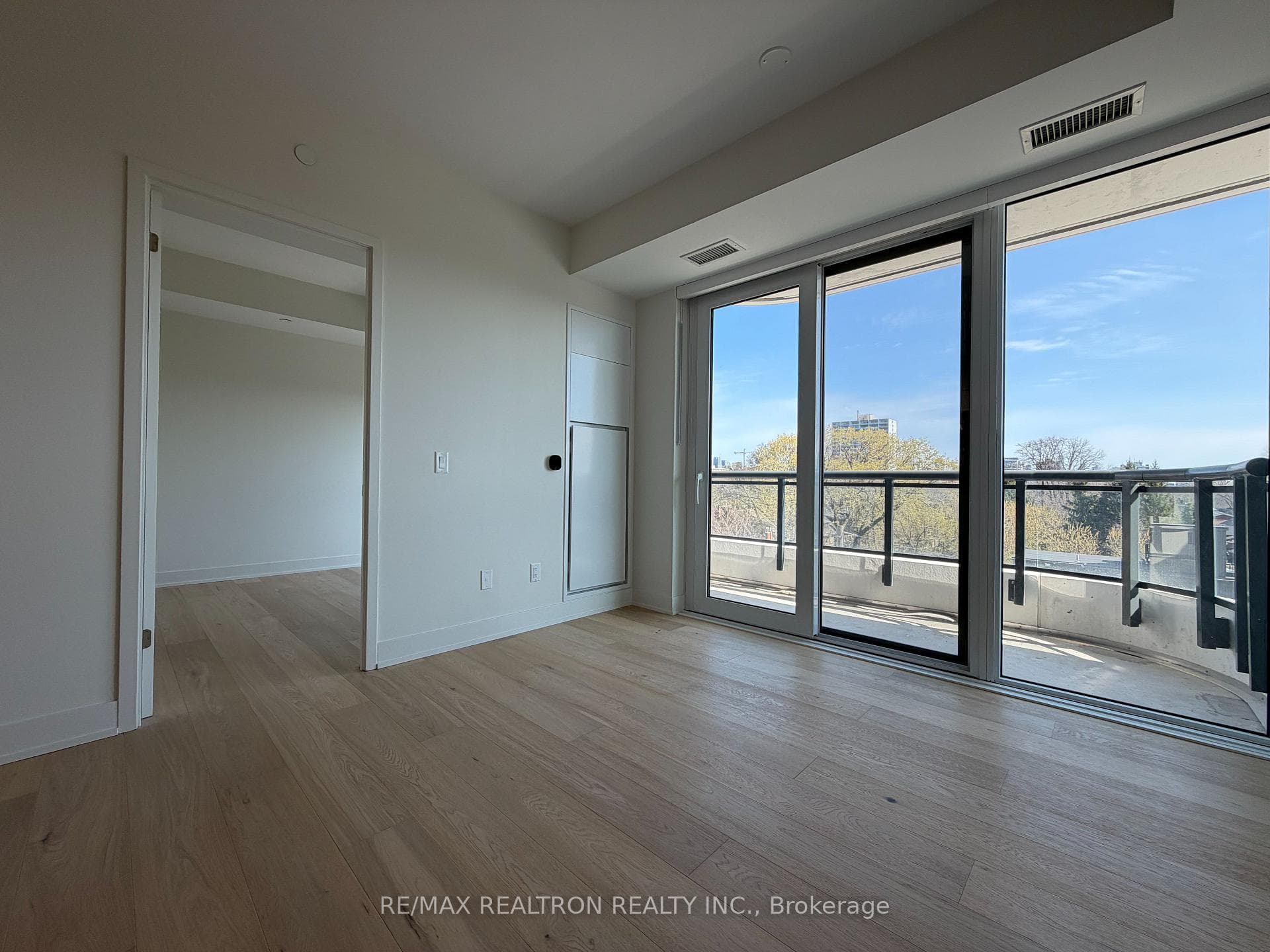 322 Dupont Street Unit 502 photo 8