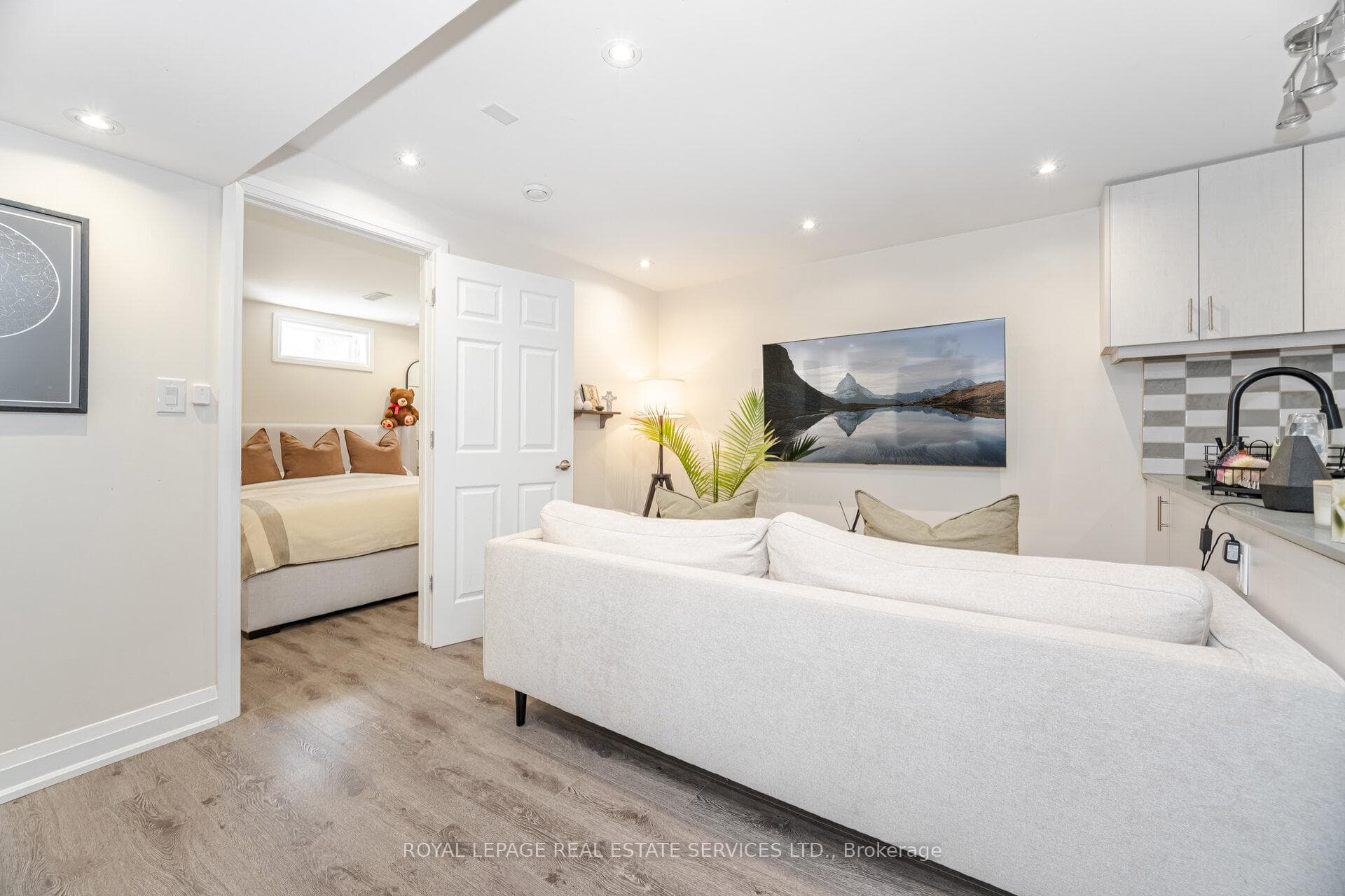 52 Wildberry Crescent photo 37