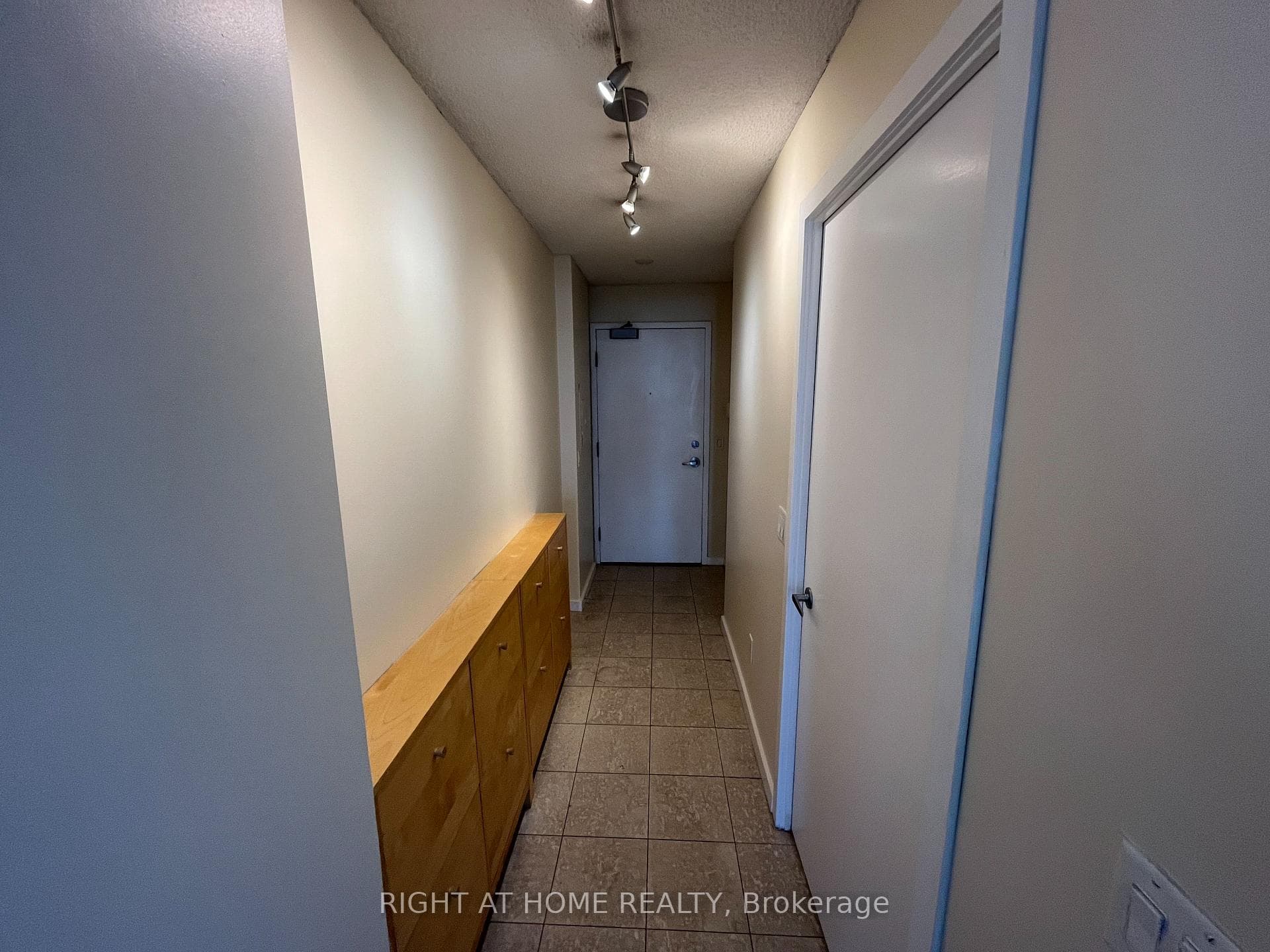 208 Queens Quay N/A Unit 1013 photo 2