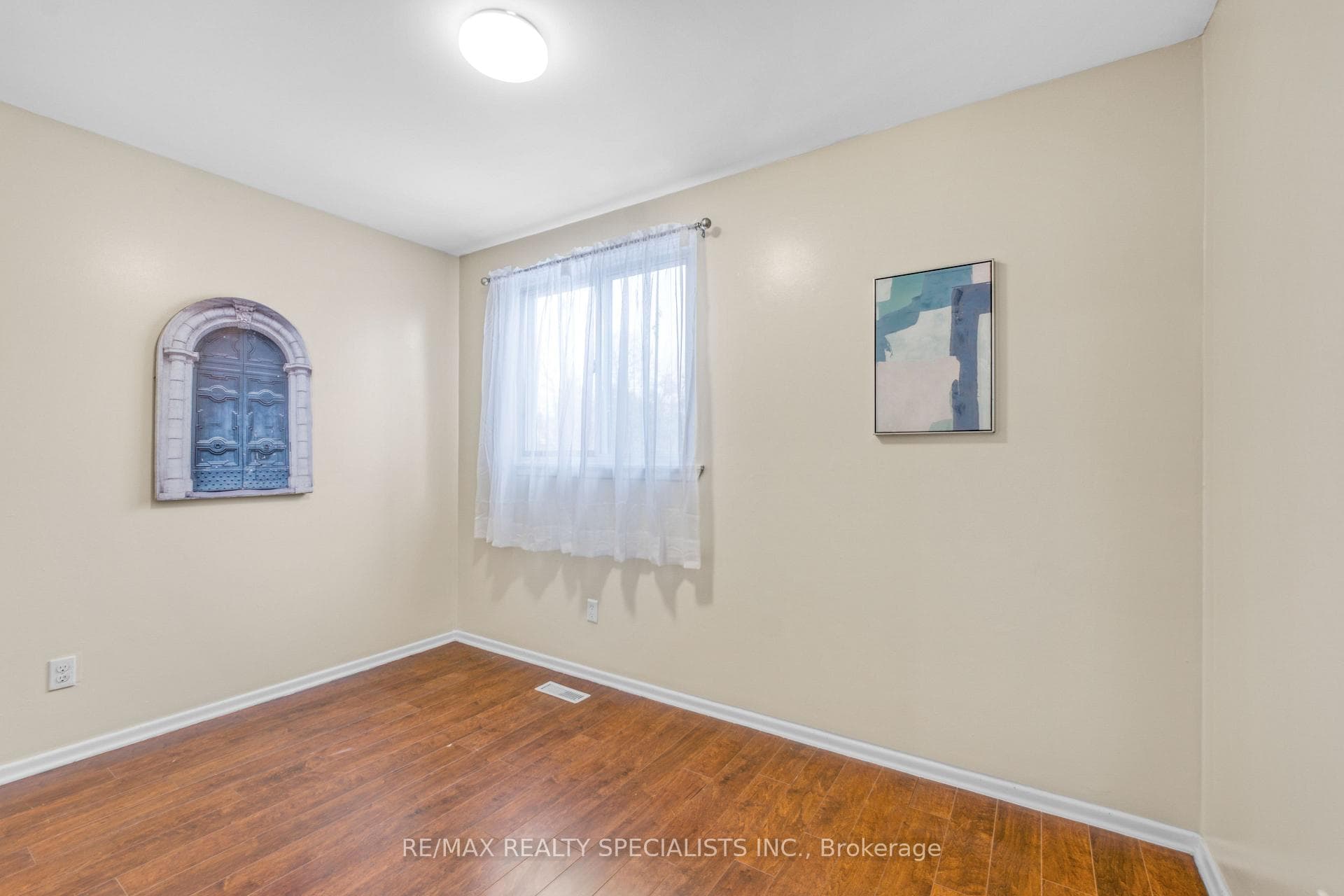198 Folkstone Crescent photo 35
