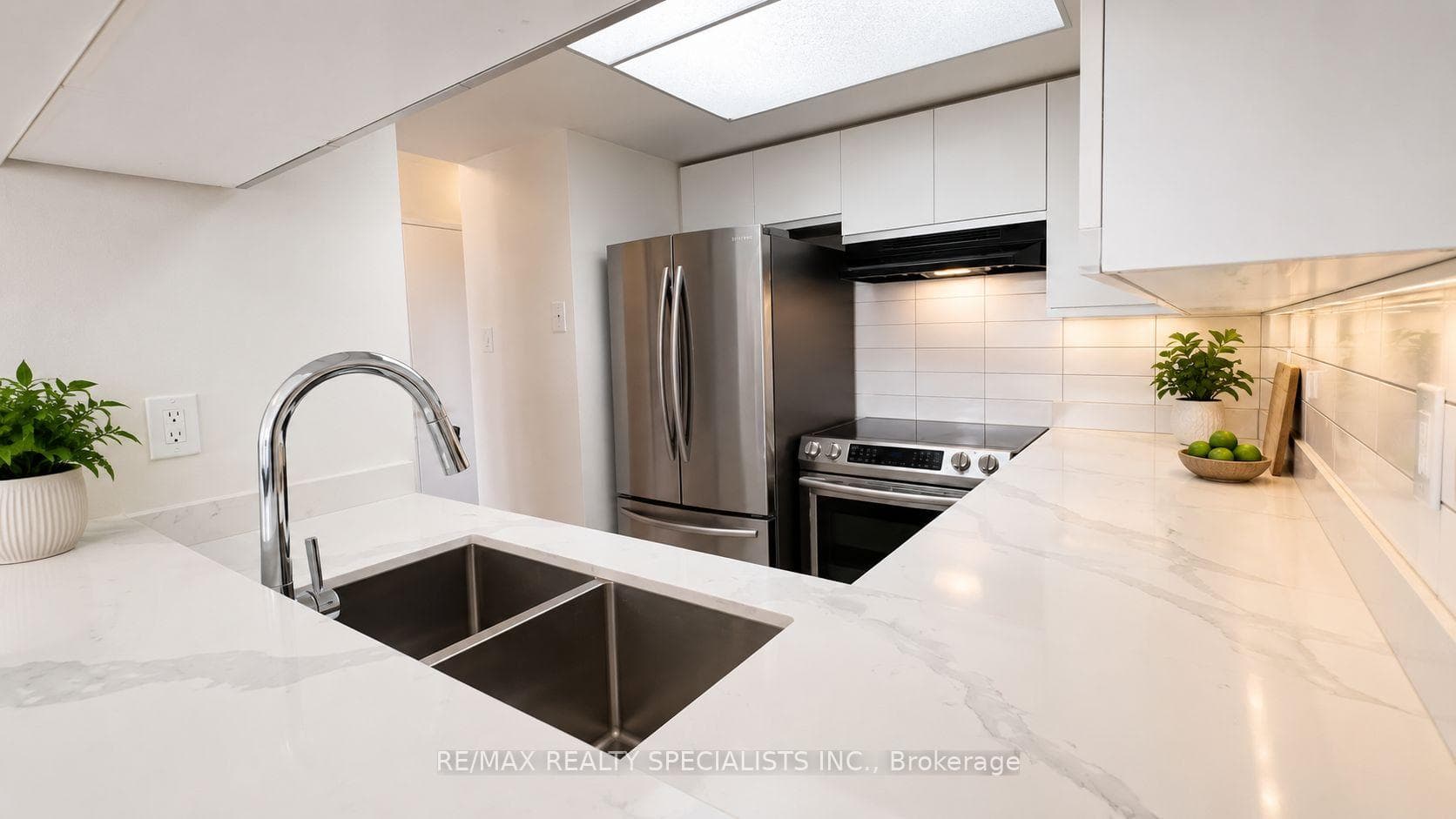 75 King Street Unit 706 photo 2