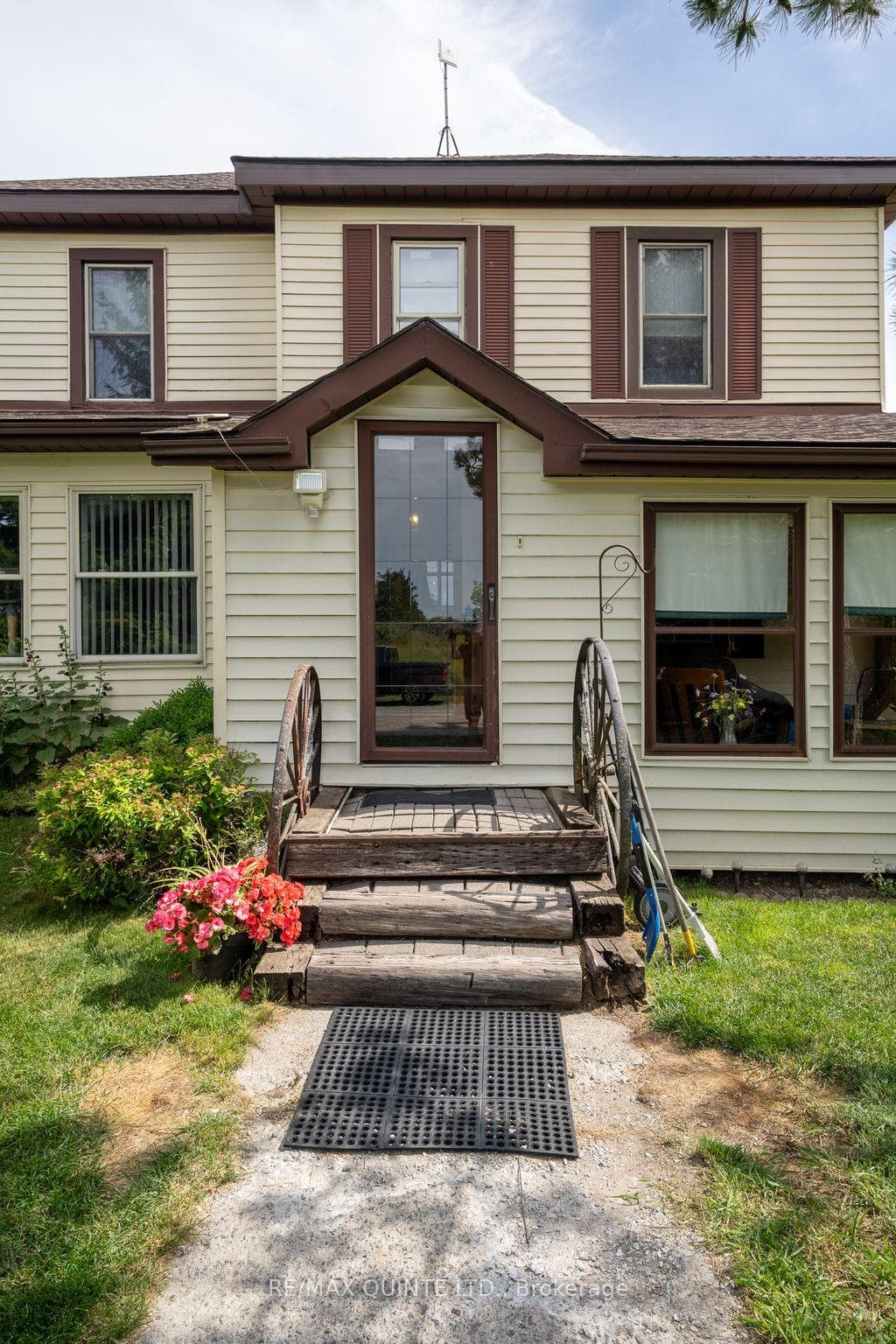595 ELMBROOK Road photo 4
