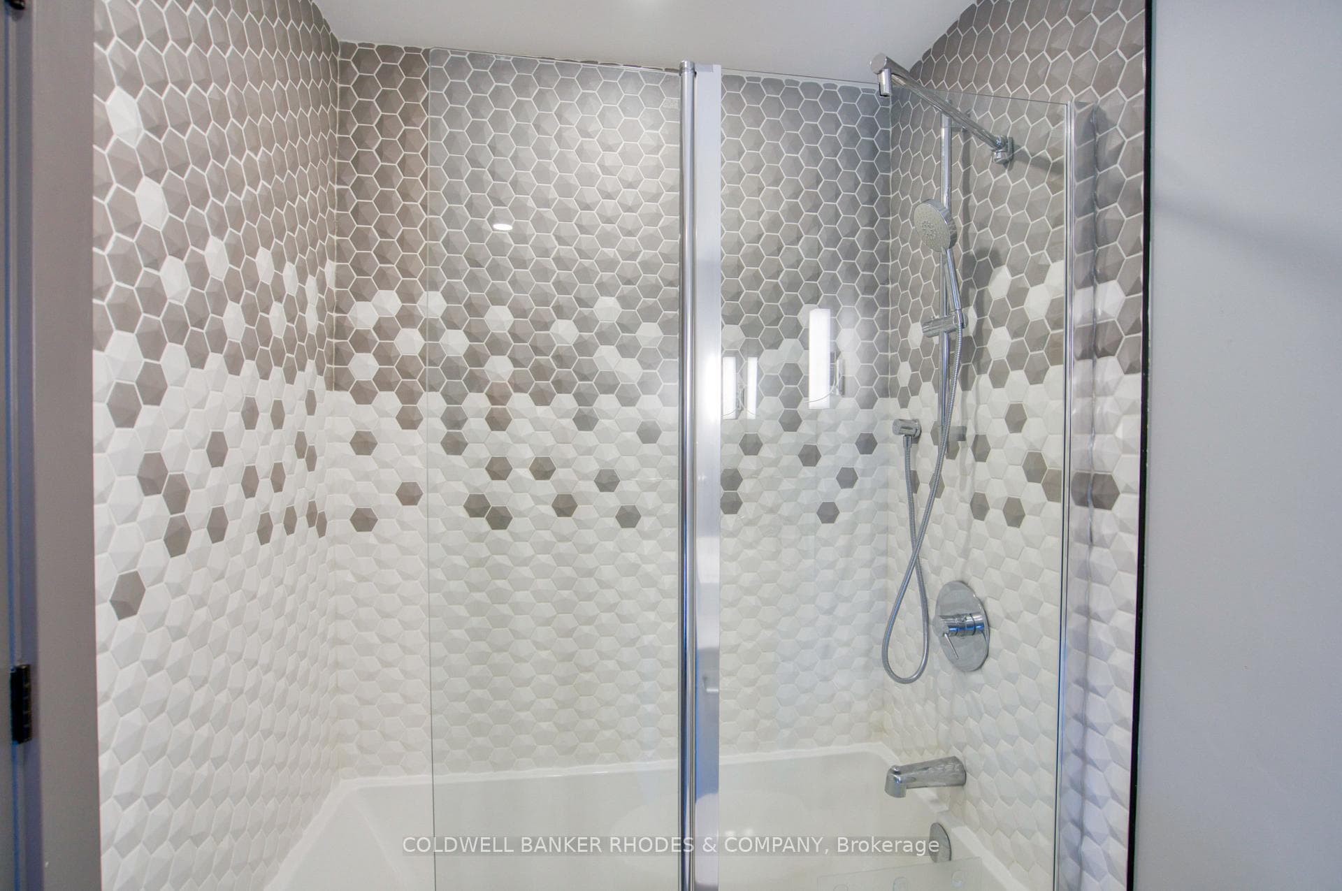 Main four-piece bathroom
