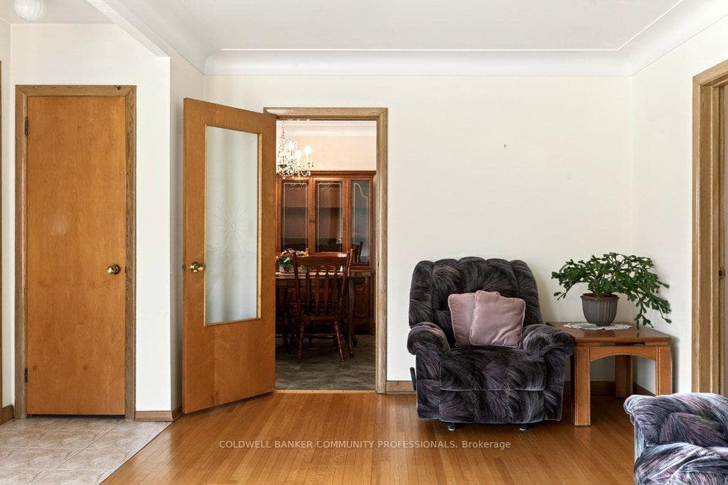 92 Reid Avenue photo 7