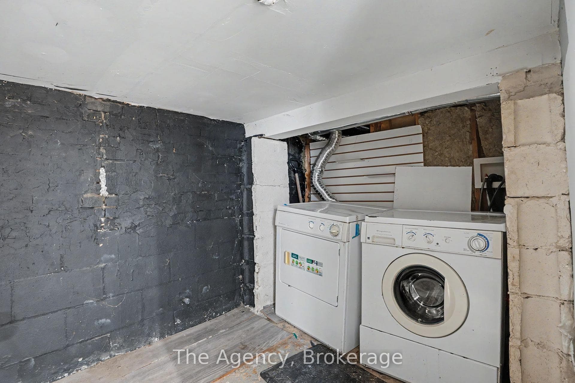 881 Lakeshore Road photo 27