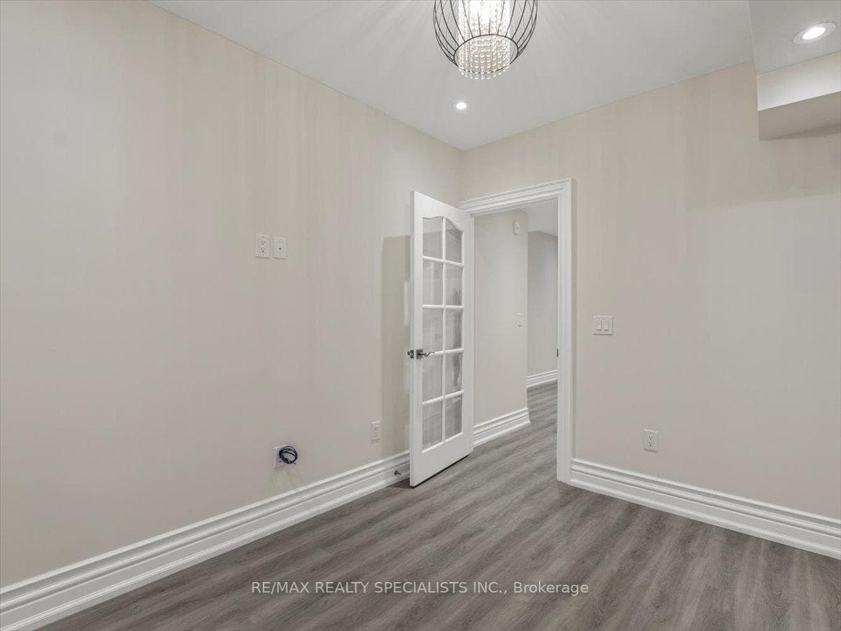 61 Delroy Drive Unit Lower Level photo 7