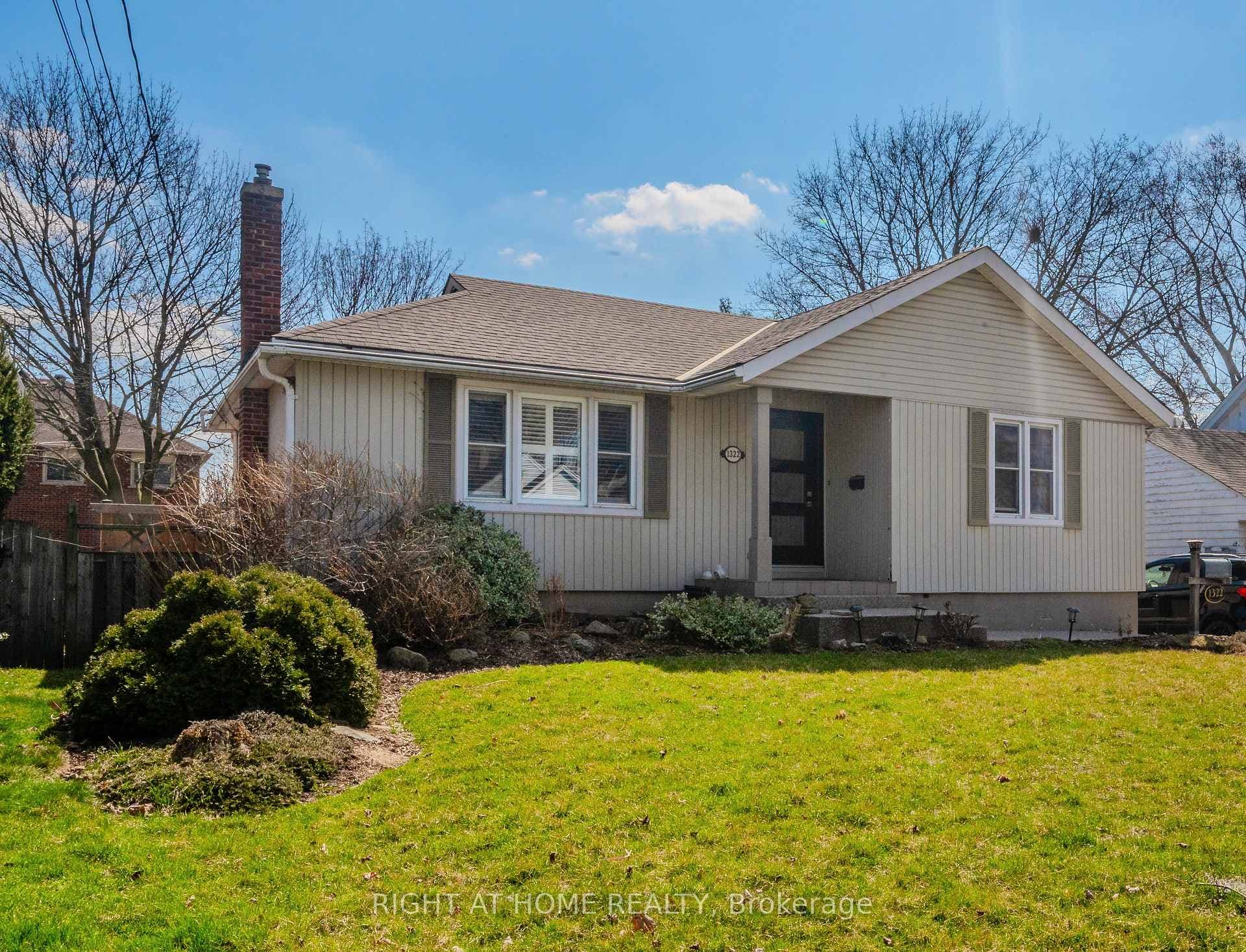1322 Richmond Road photo 2