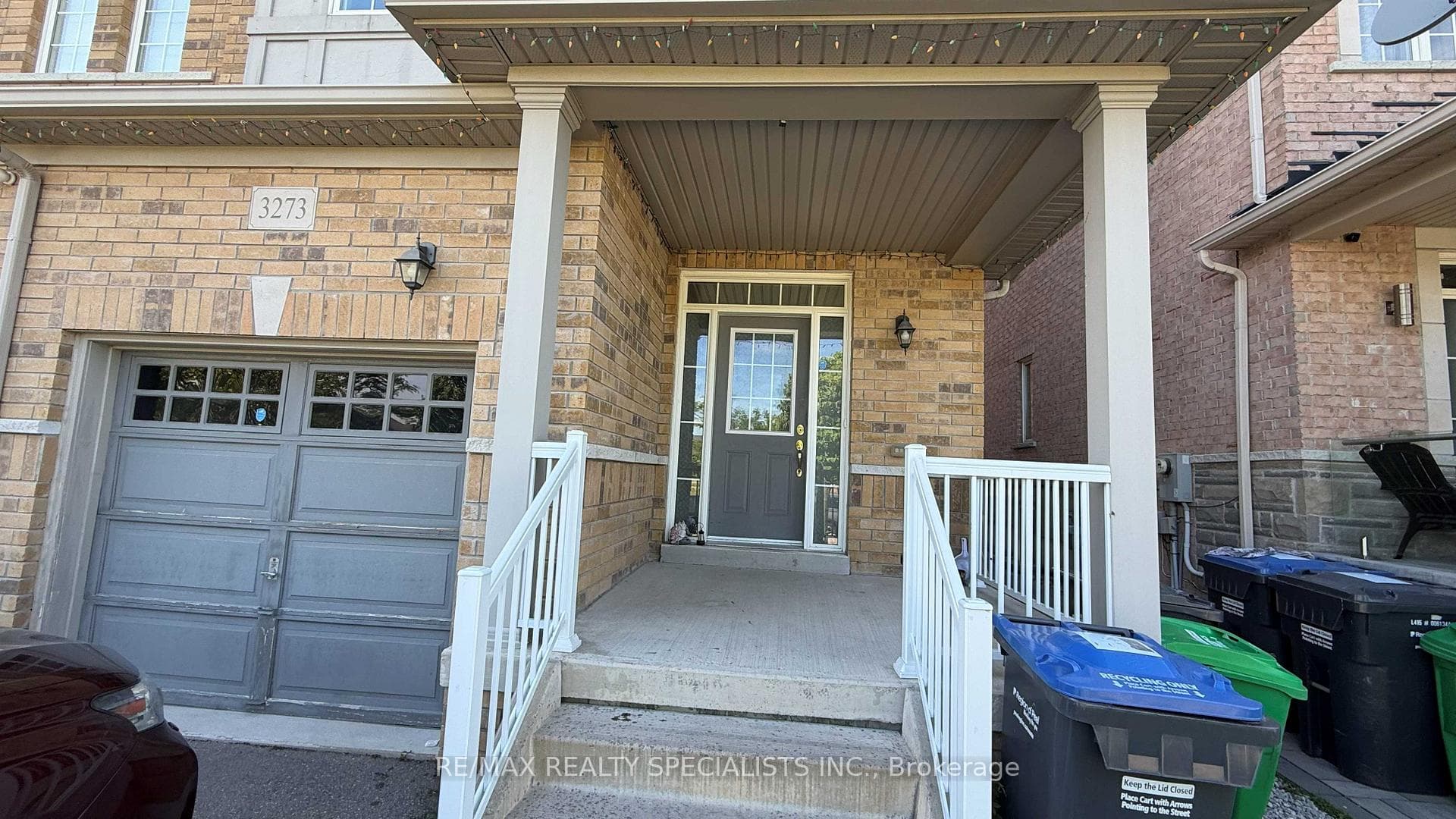 3273 Stoney Crescent photo 3